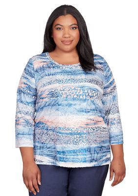 Plus Women's V-Neck Mesh Sleeve Medallion Chevron Top