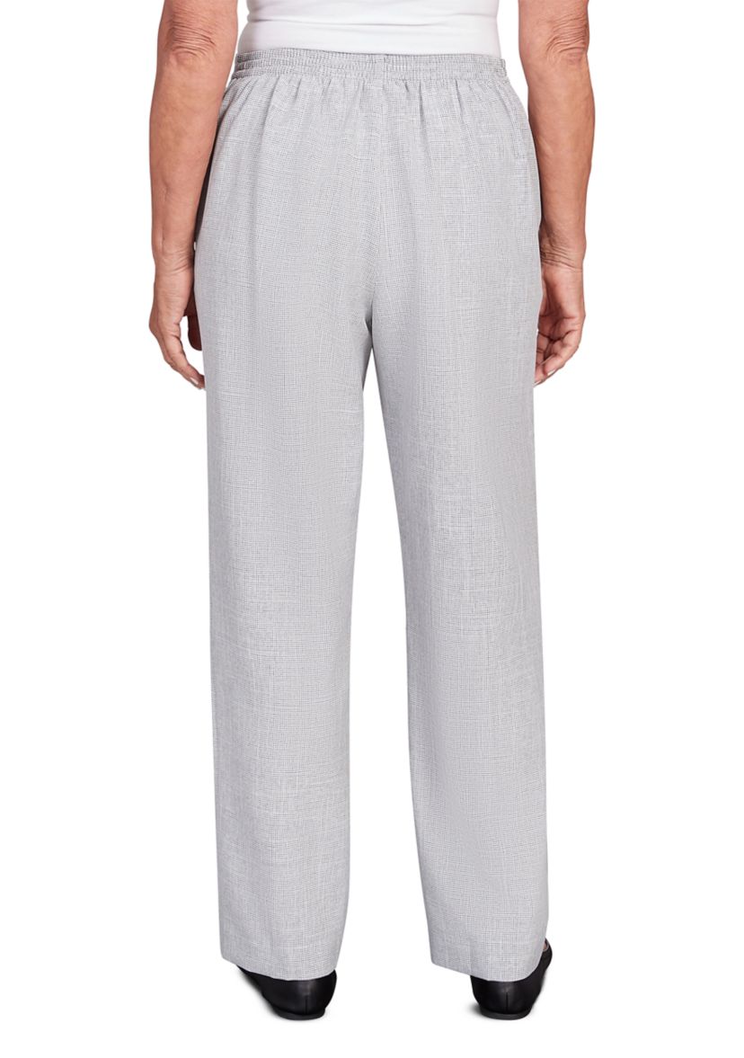 Womens Isnt It Romantic Proportioned Short Pants
