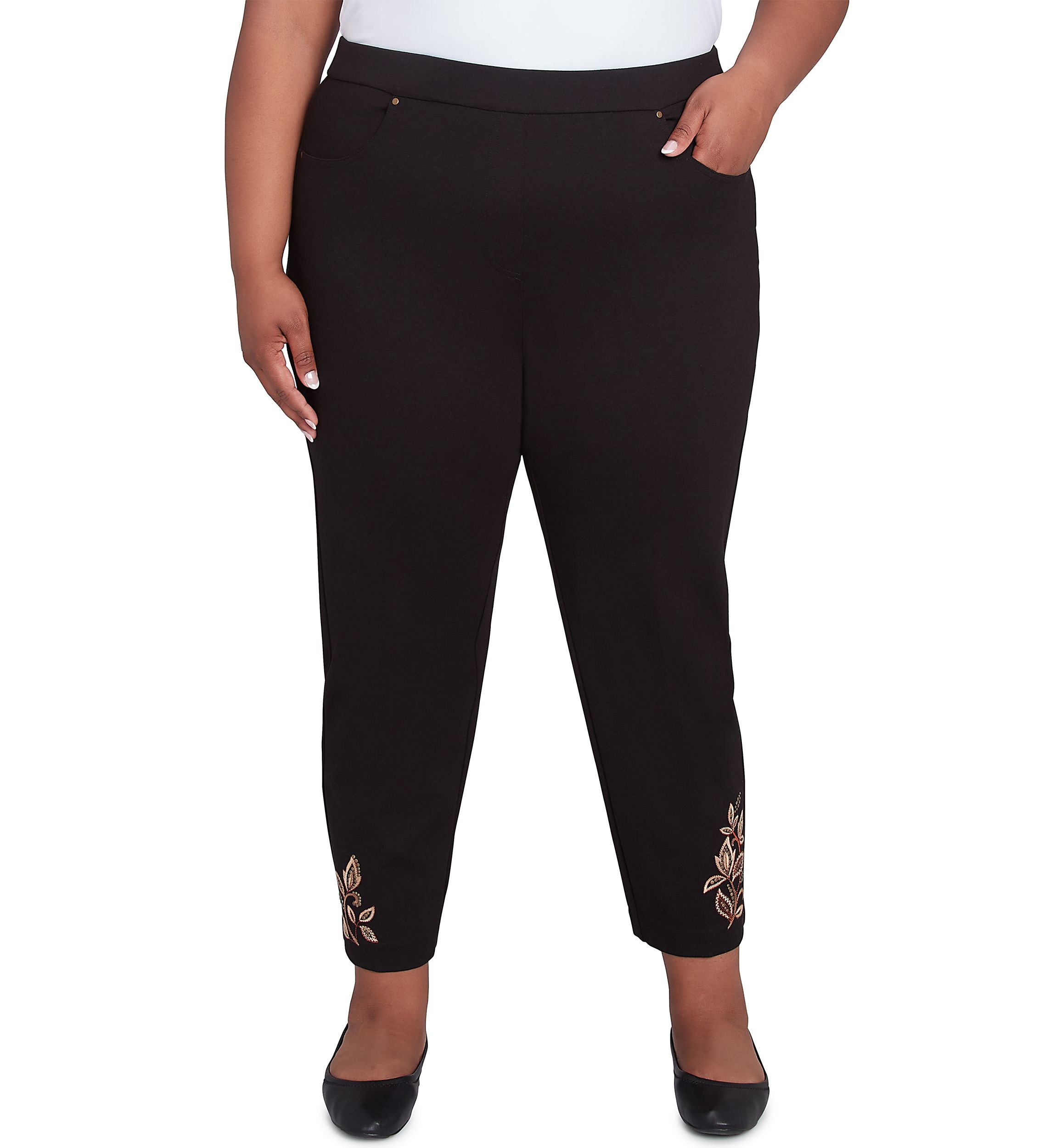 Plus Size Rue Rivoli Embroidery Leaf Short Pants
