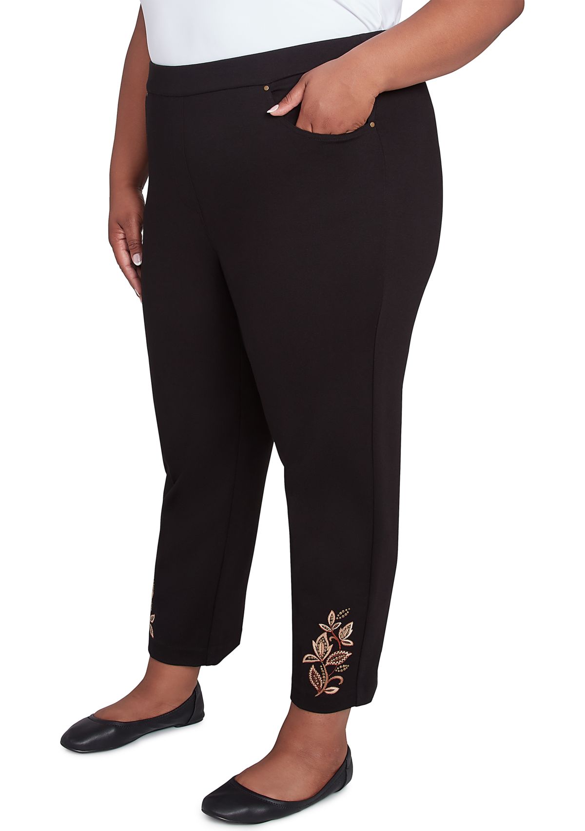 Plus Size Rue Rivoli Embroidery Leaf Short Pants