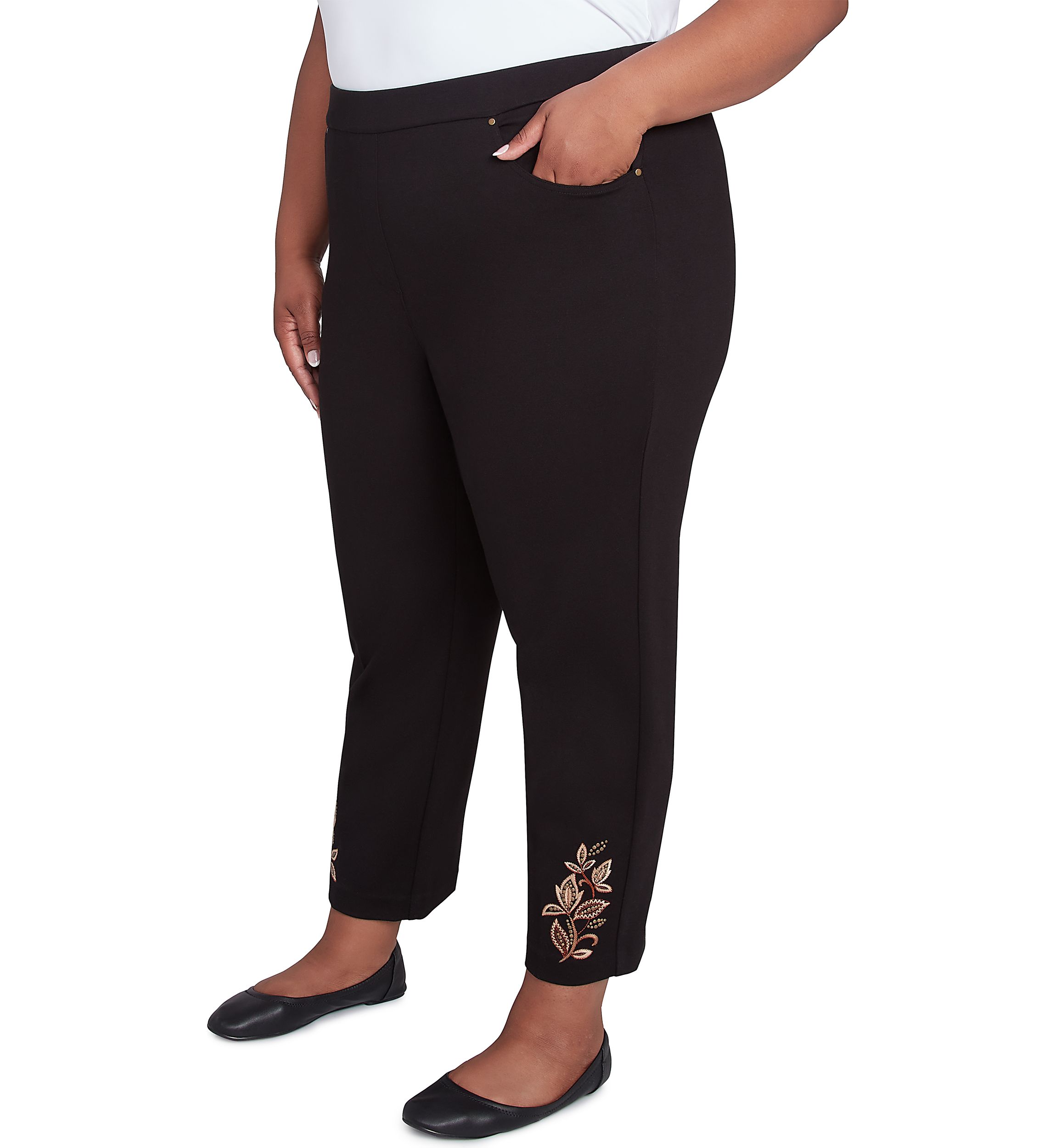 Plus Size Rue Rivoli Embroidery Leaf Short Pants