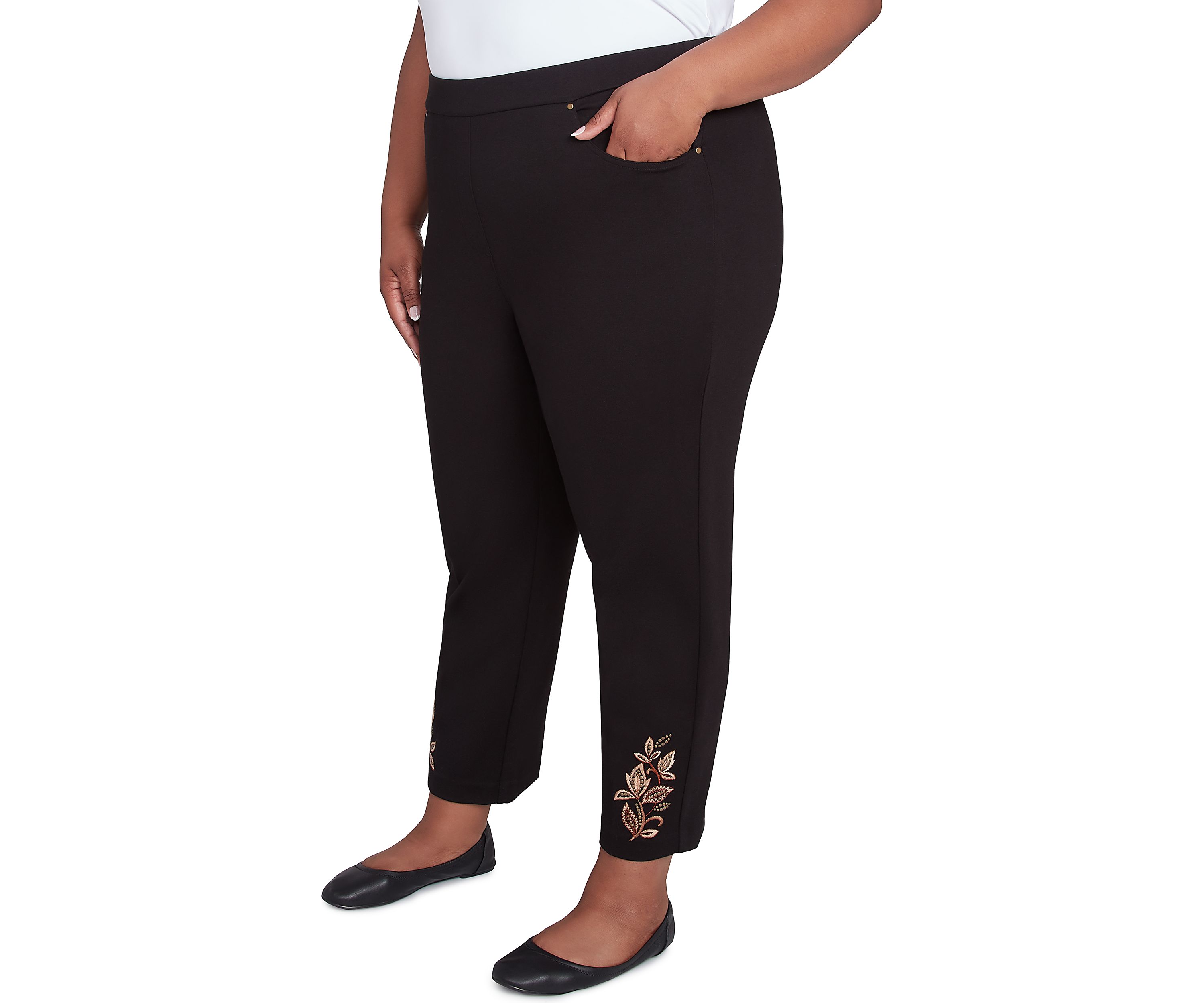 Plus Size Rue Rivoli Embroidery Leaf Short Pants