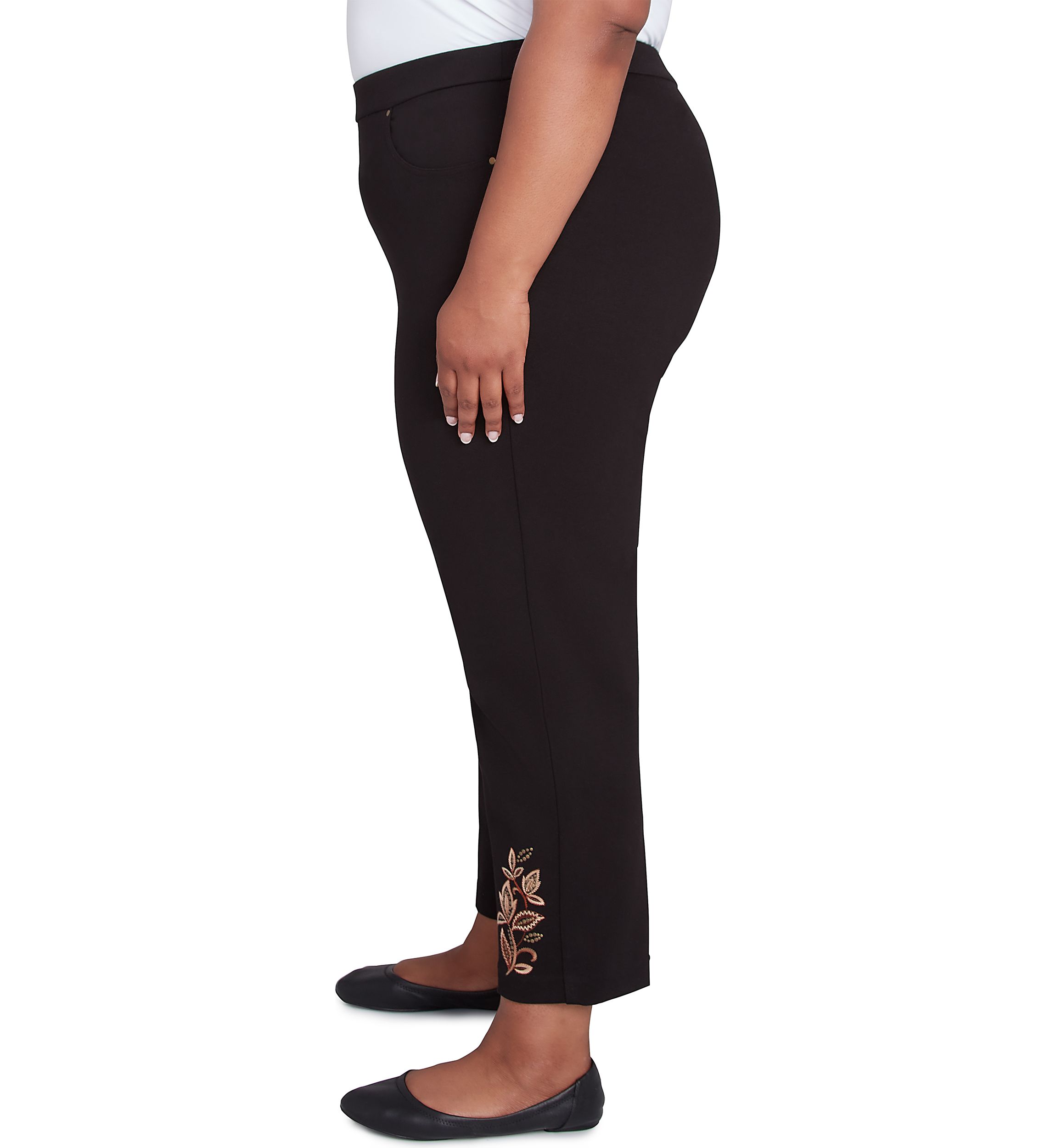 Plus Size Rue Rivoli Embroidery Leaf Short Pants