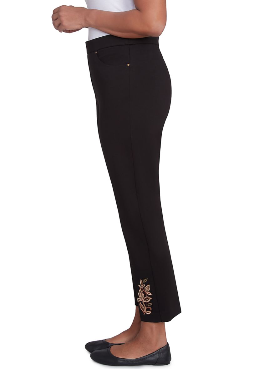 Petite Rue Rivoli Embroidery Leaf Short Pants