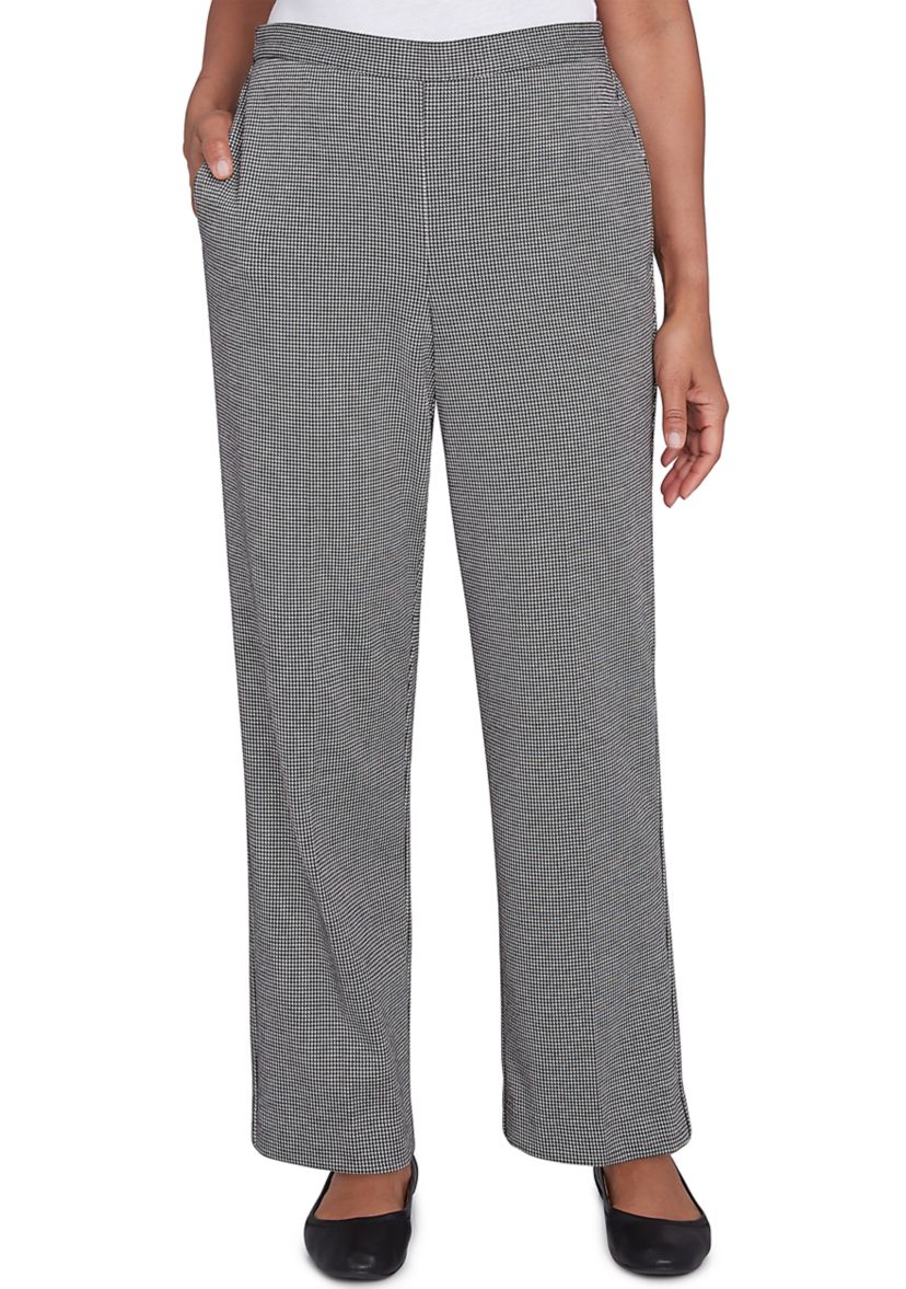 Womens Runway Ready Proportioned Short Pants