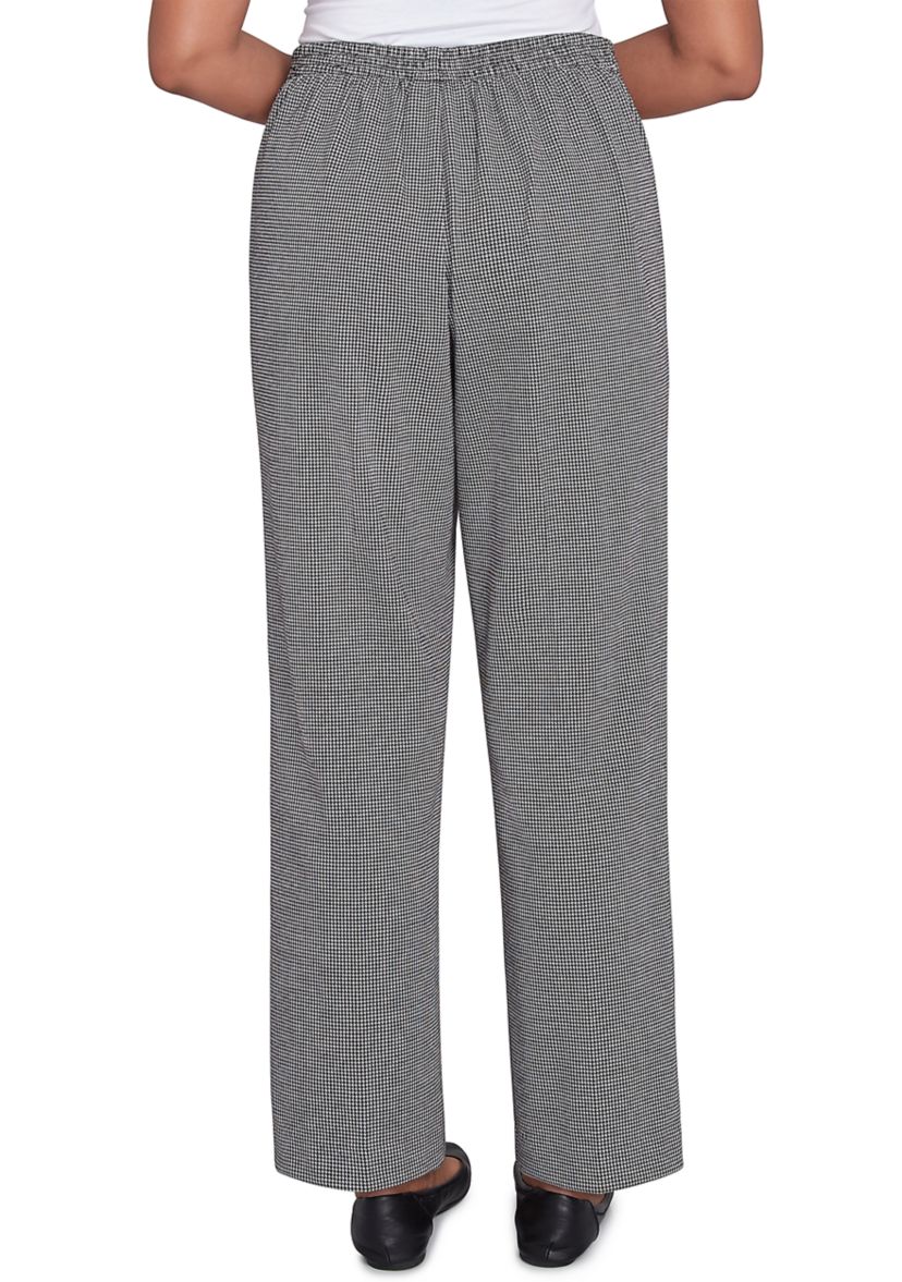 Womens Runway Ready Proportioned Short Pants