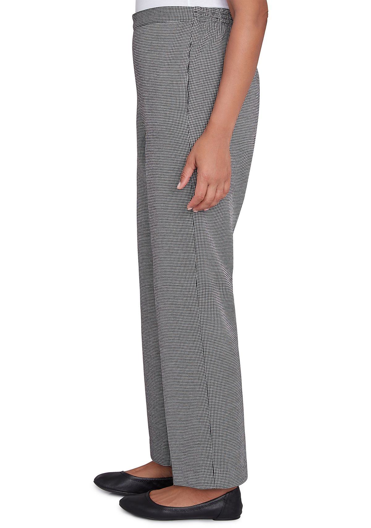 Womens Runway Ready Proportioned Short Pants