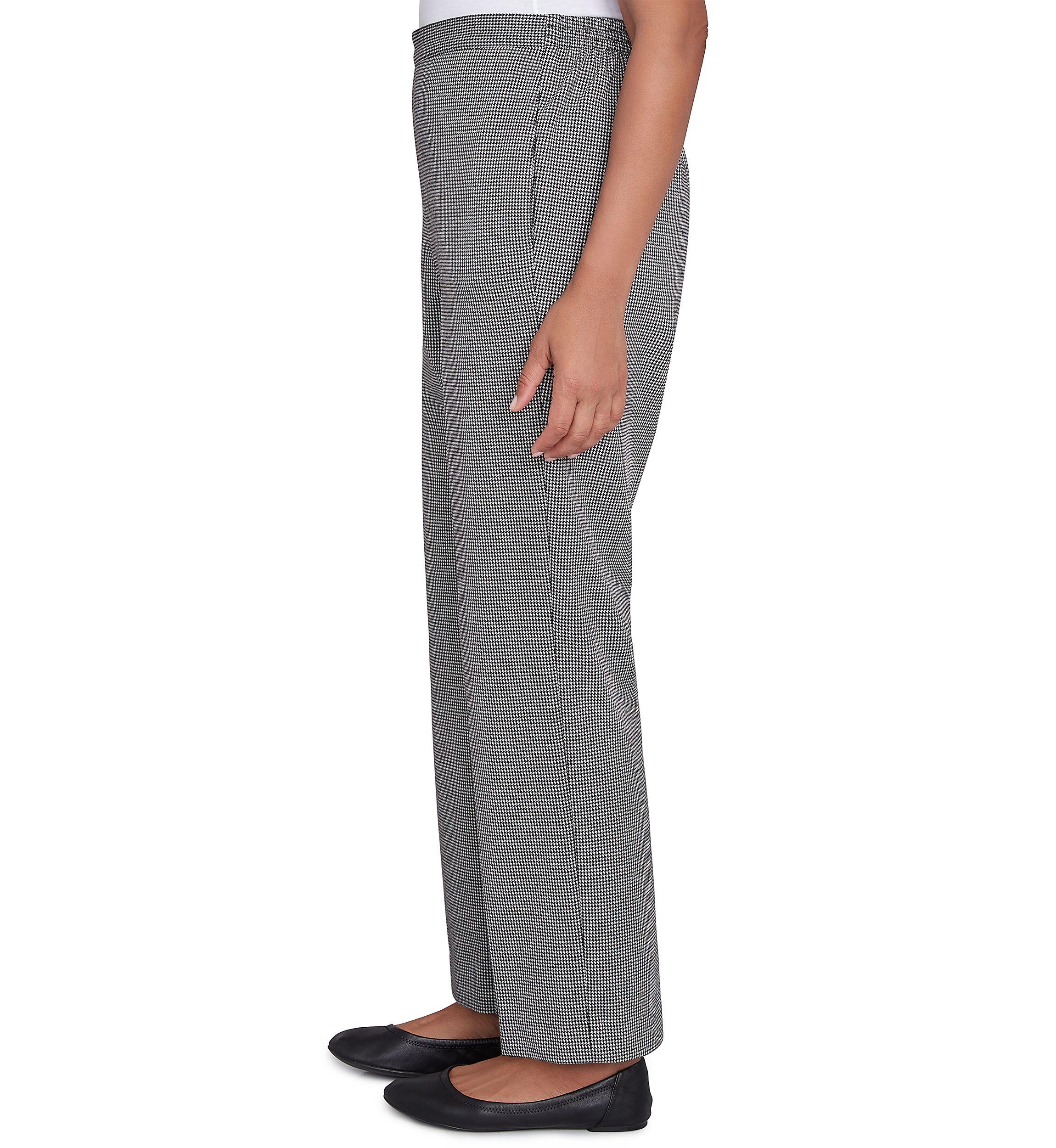 Womens Runway Ready Proportioned Short Pants