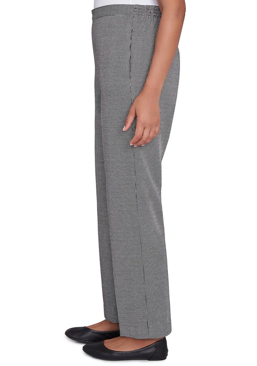 Womens Runway Ready Proportioned Short Pants
