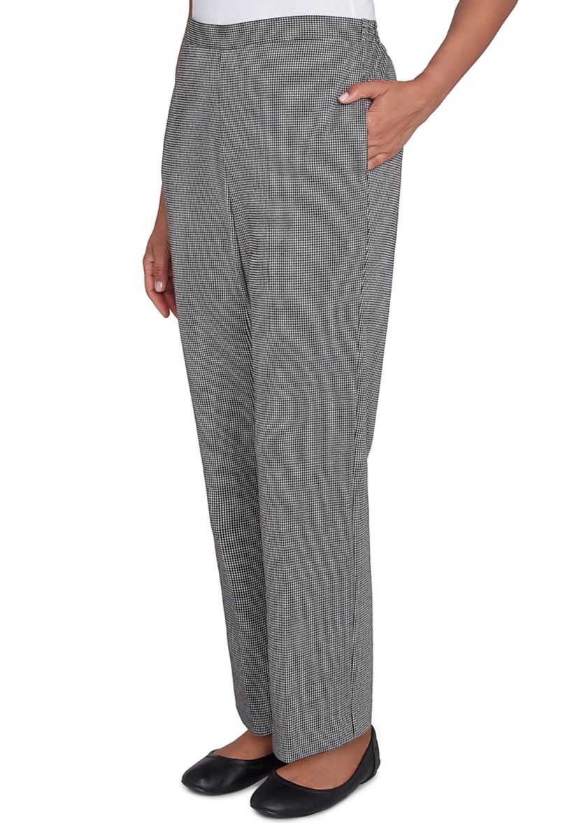 Womens Runway Ready Proportioned Short Pants