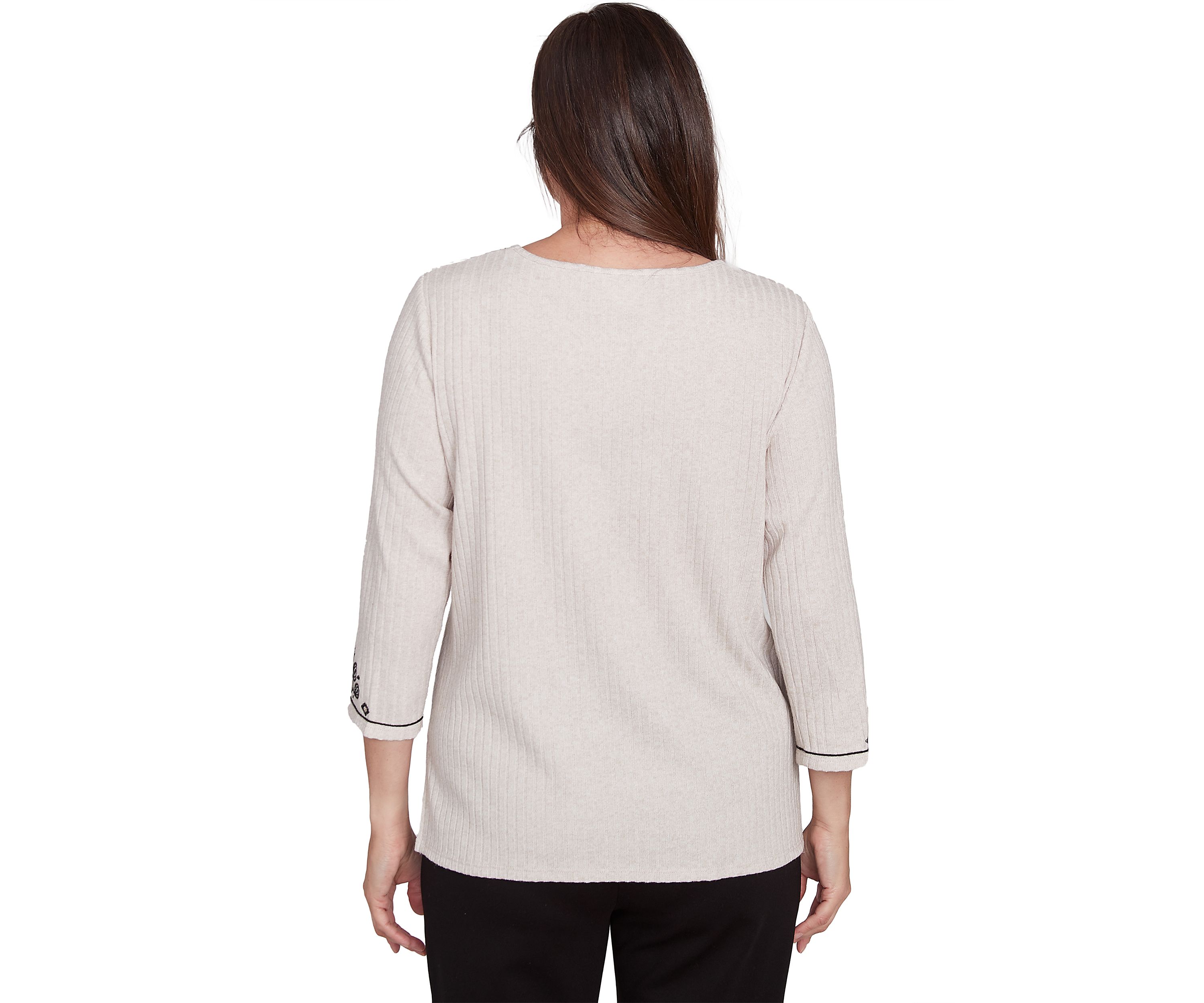 Womens Romancing The Stone Medallion Center Top
