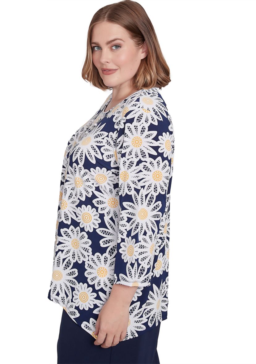Plus Size Block Island Daisies Puff Print Top