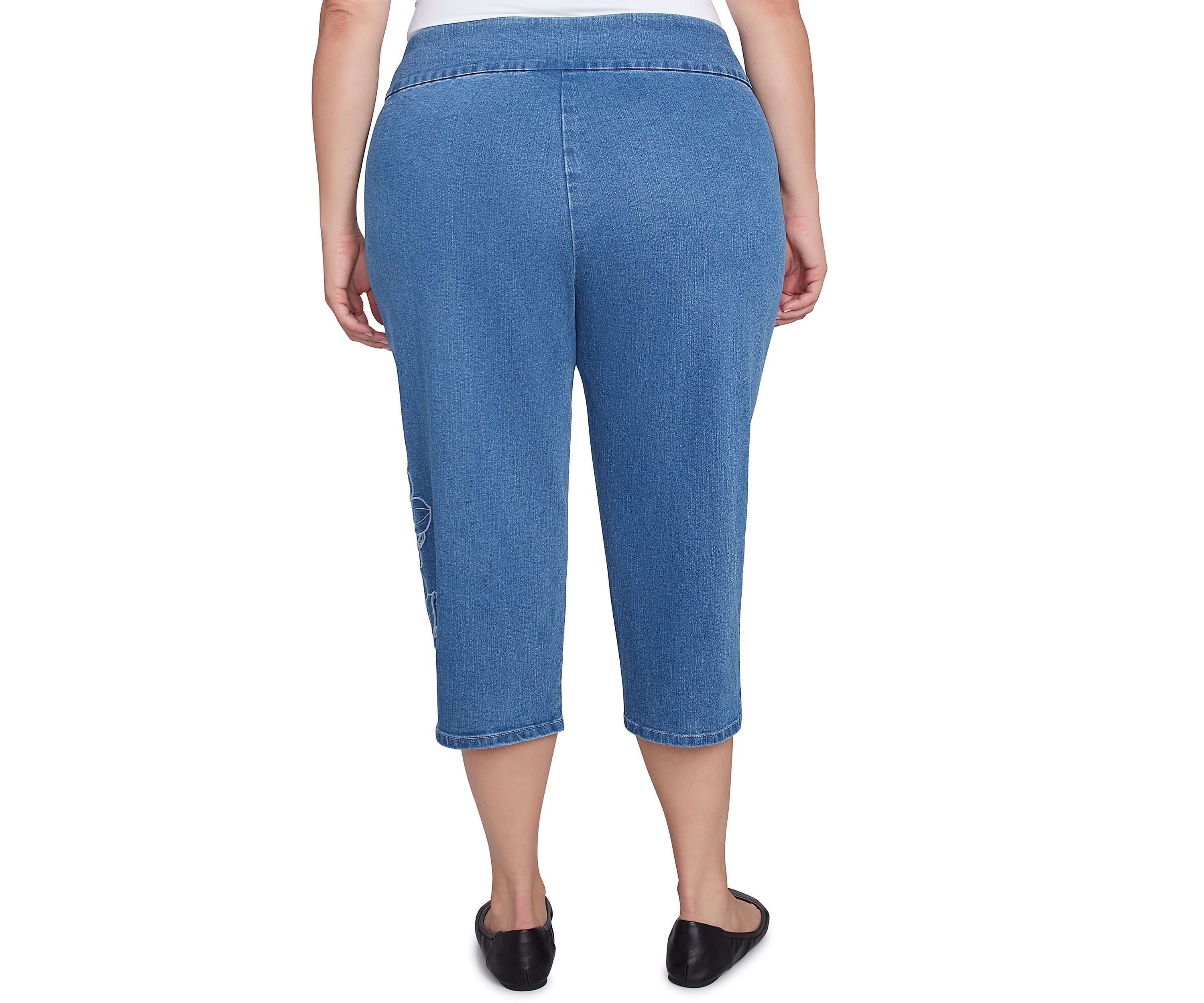 Plus Size Free Spirit Floral Appliqué Capri Pants