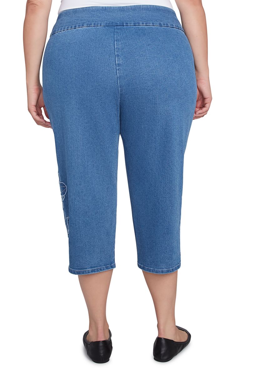 Plus Size Free Spirit Floral Appliqué Capri Pants