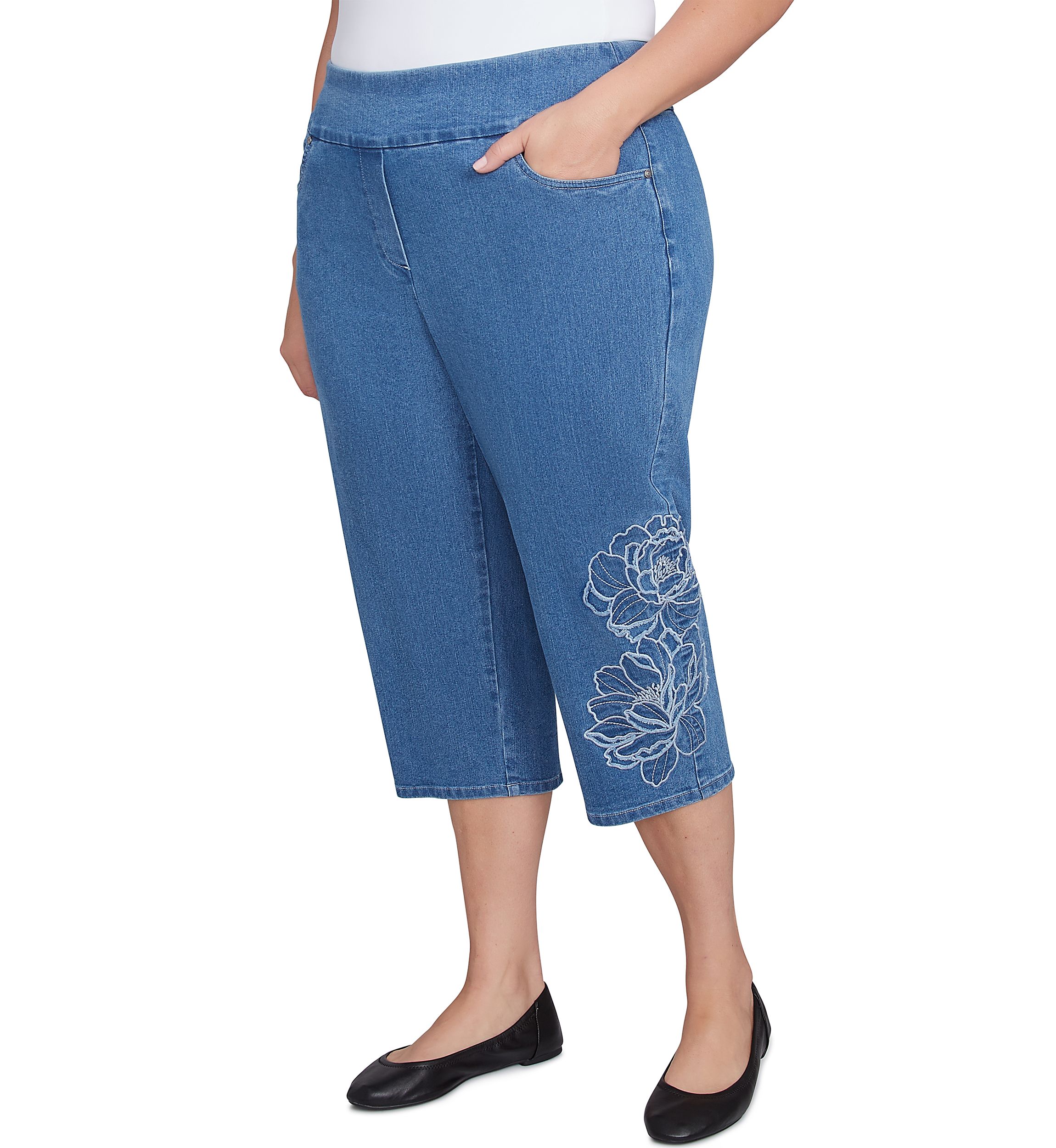 Plus Size Free Spirit Floral Appliqué Capri Pants
