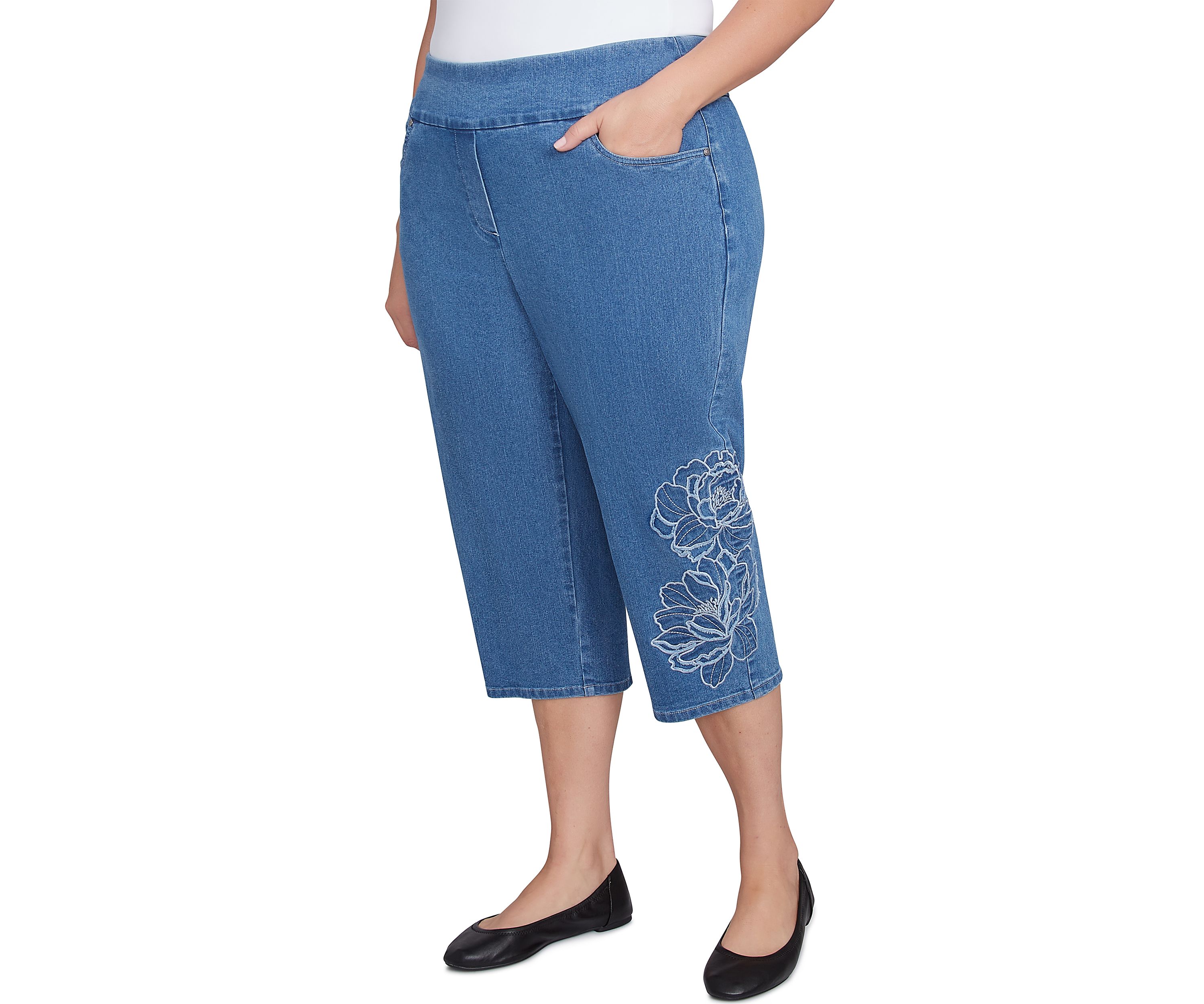 Plus Size Free Spirit Floral Appliqué Capri Pants