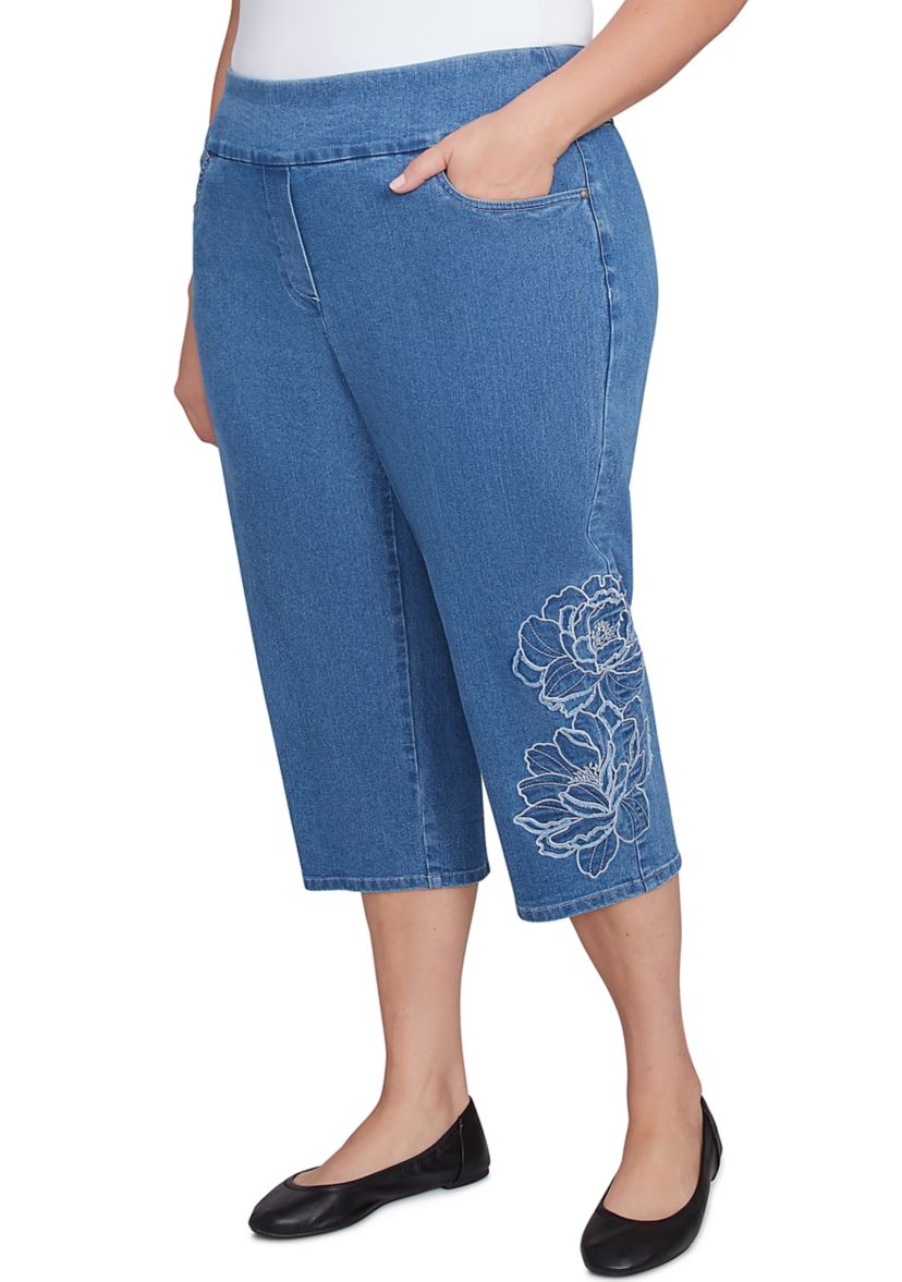Plus Size Free Spirit Floral Appliqué Capri Pants