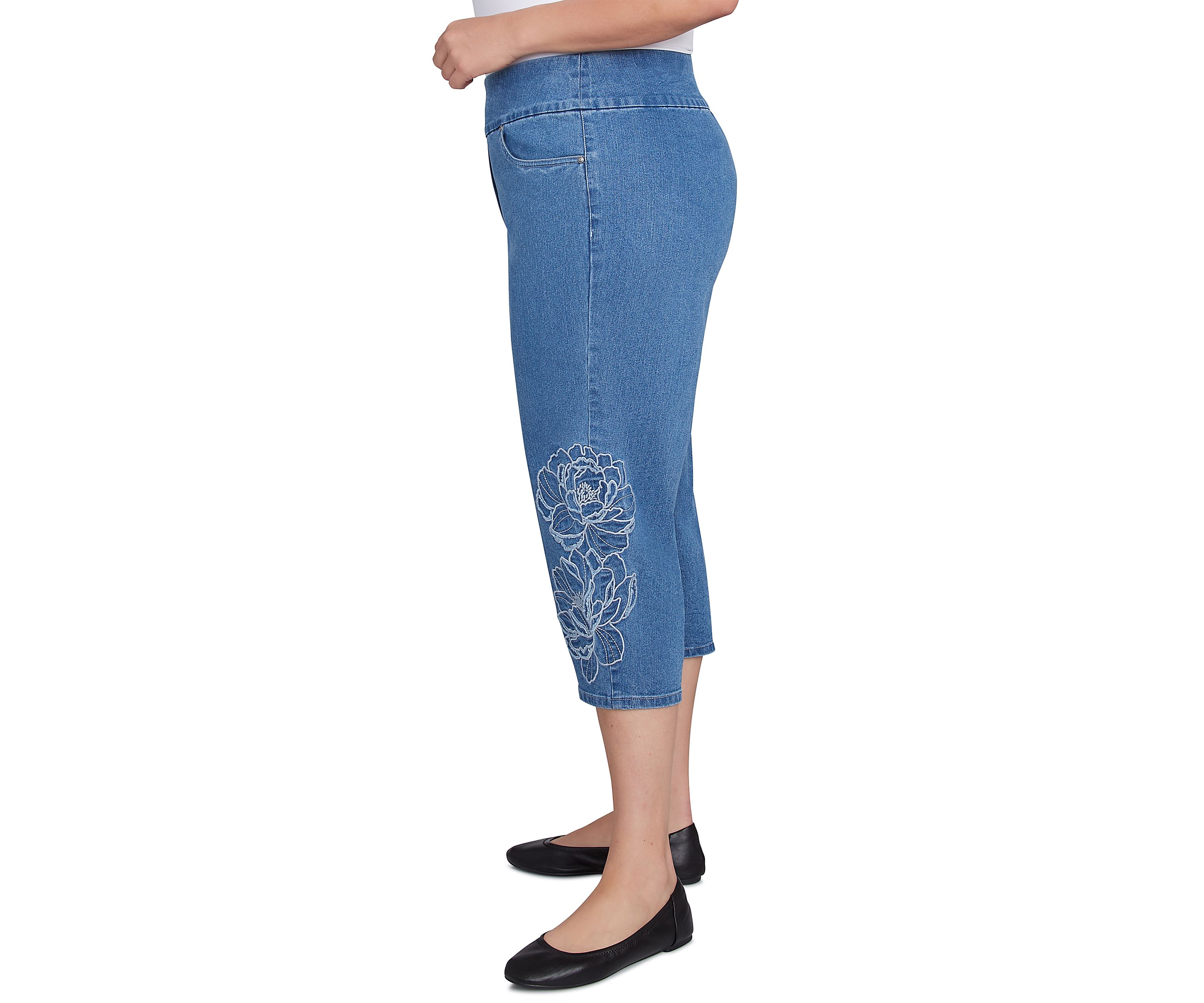 Plus Size Free Spirit Floral Appliqué Capri Pants