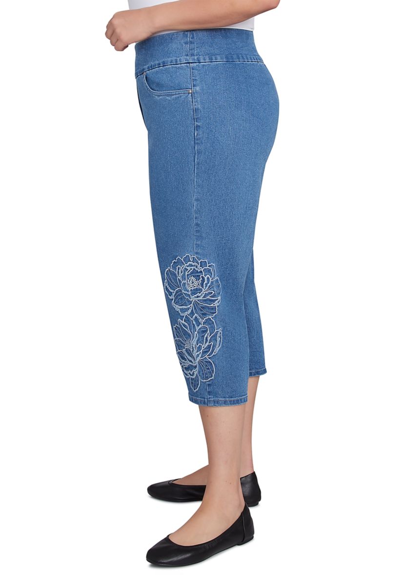 Plus Size Free Spirit Floral Appliqué Capri Pants