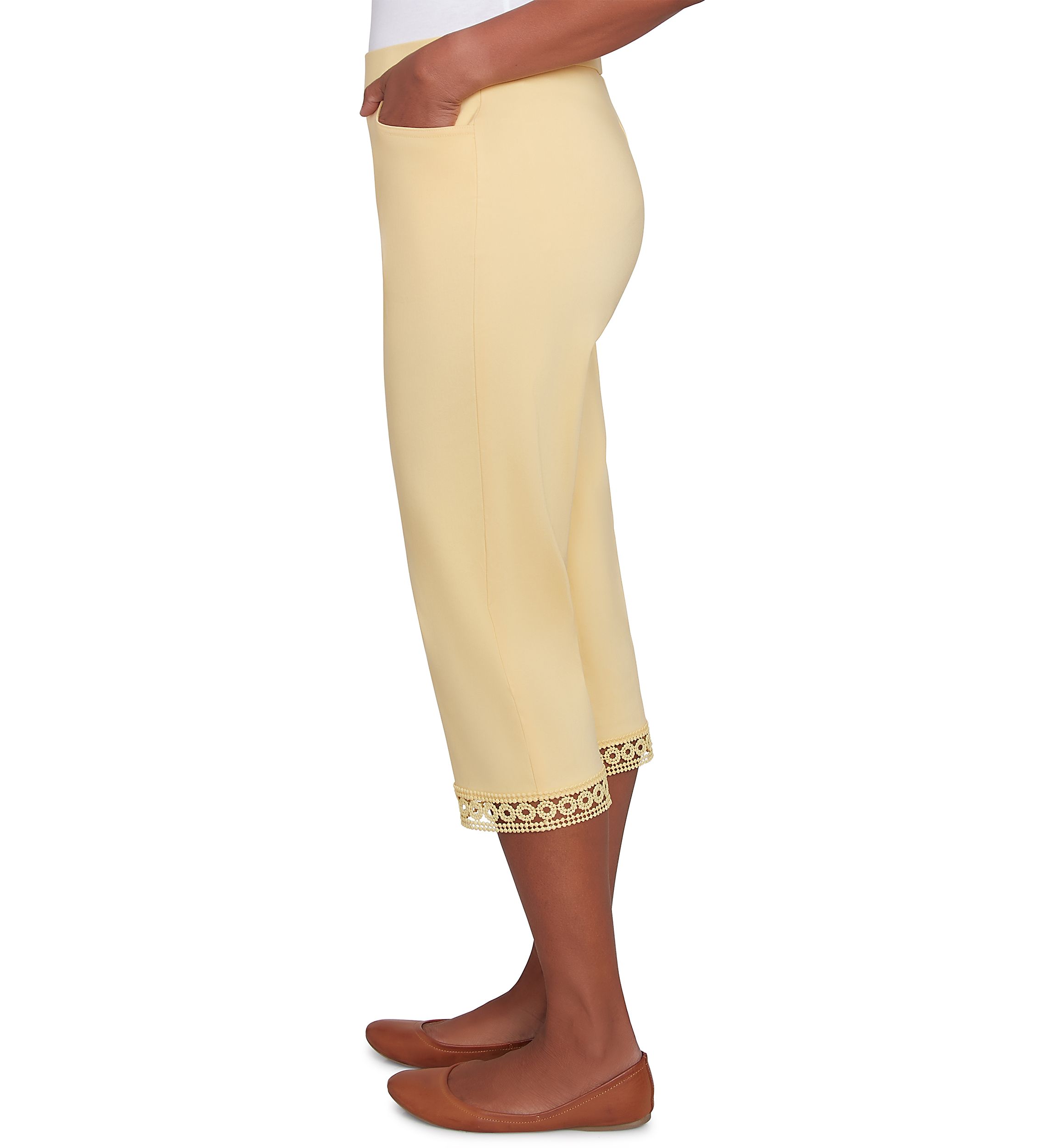 Petite Dress Code Capri Pants