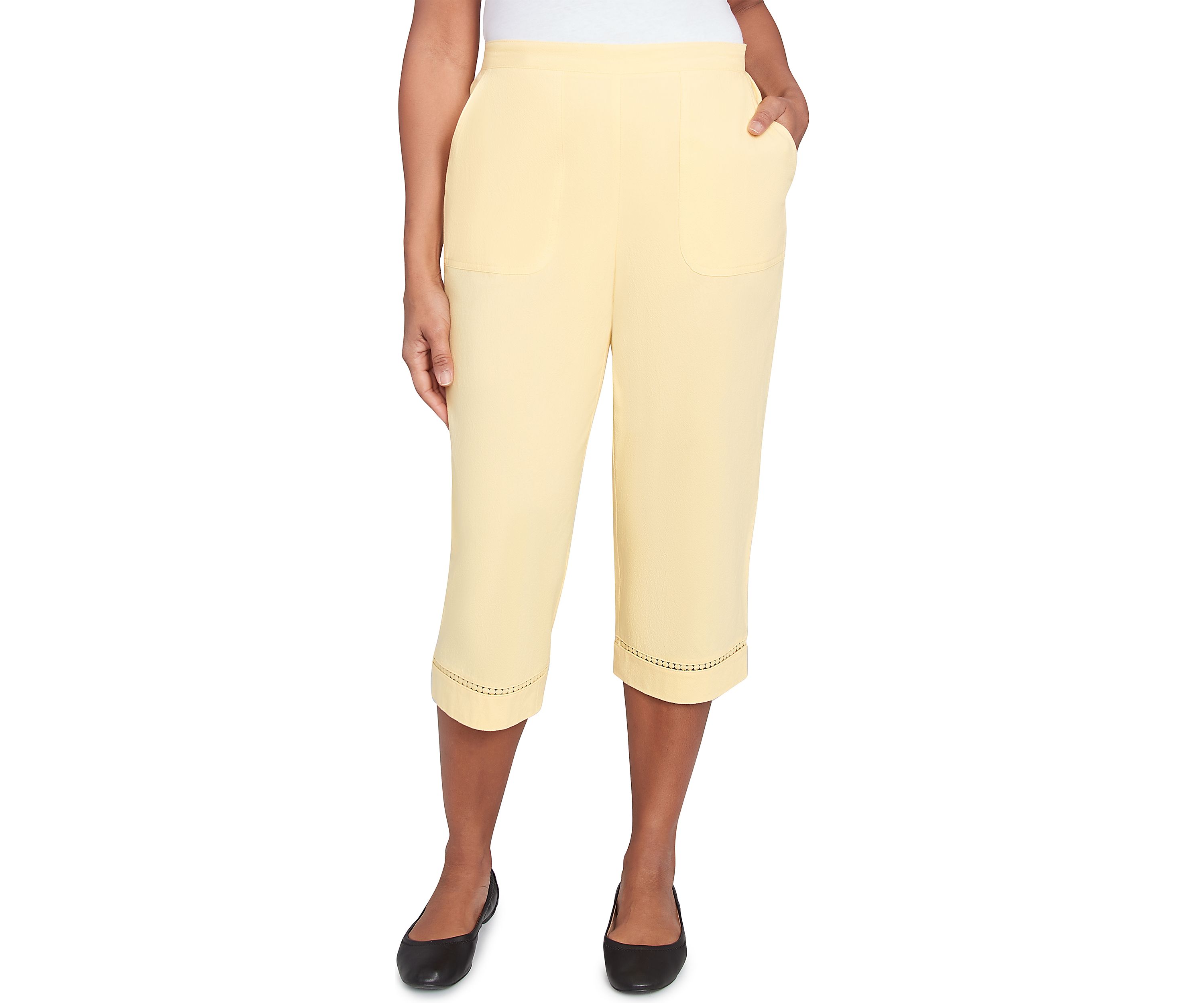 Petite Rise & Shine Dot Lace Trim Capri Pants