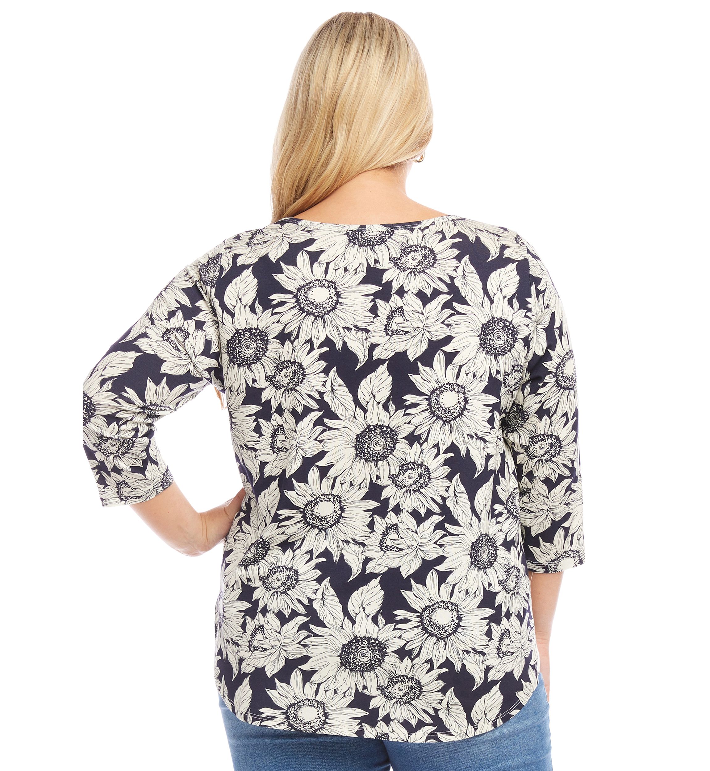 Plus Size 3/4 Sleeve Shirttail Top