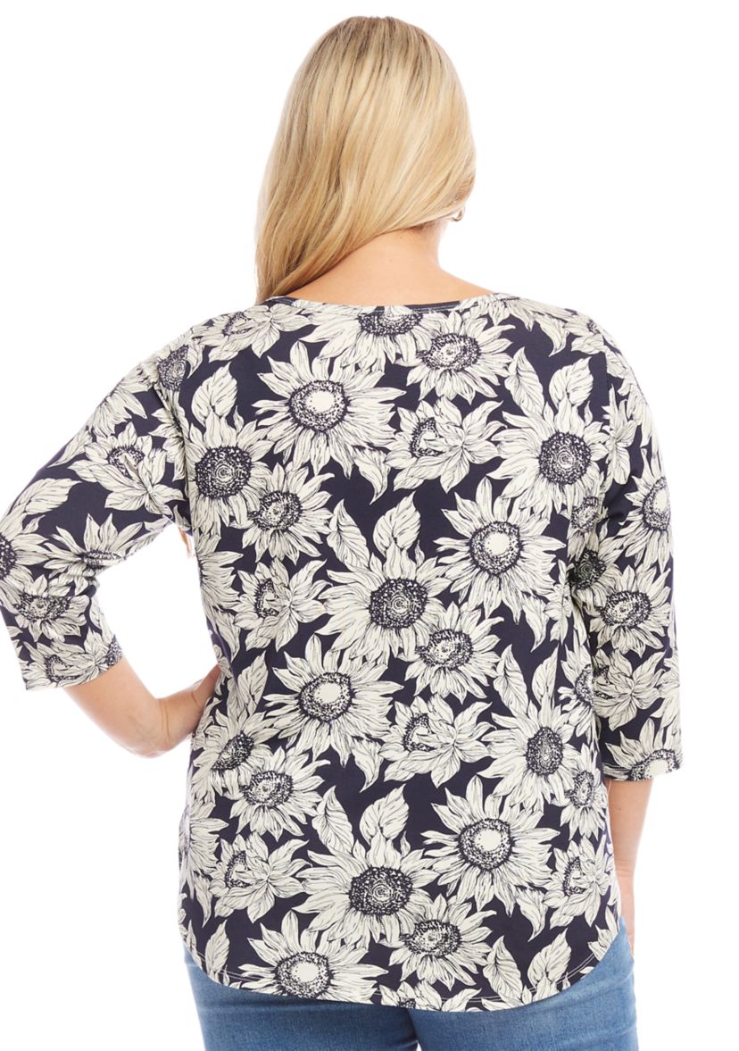 Plus Size 3/4 Sleeve Shirttail Top