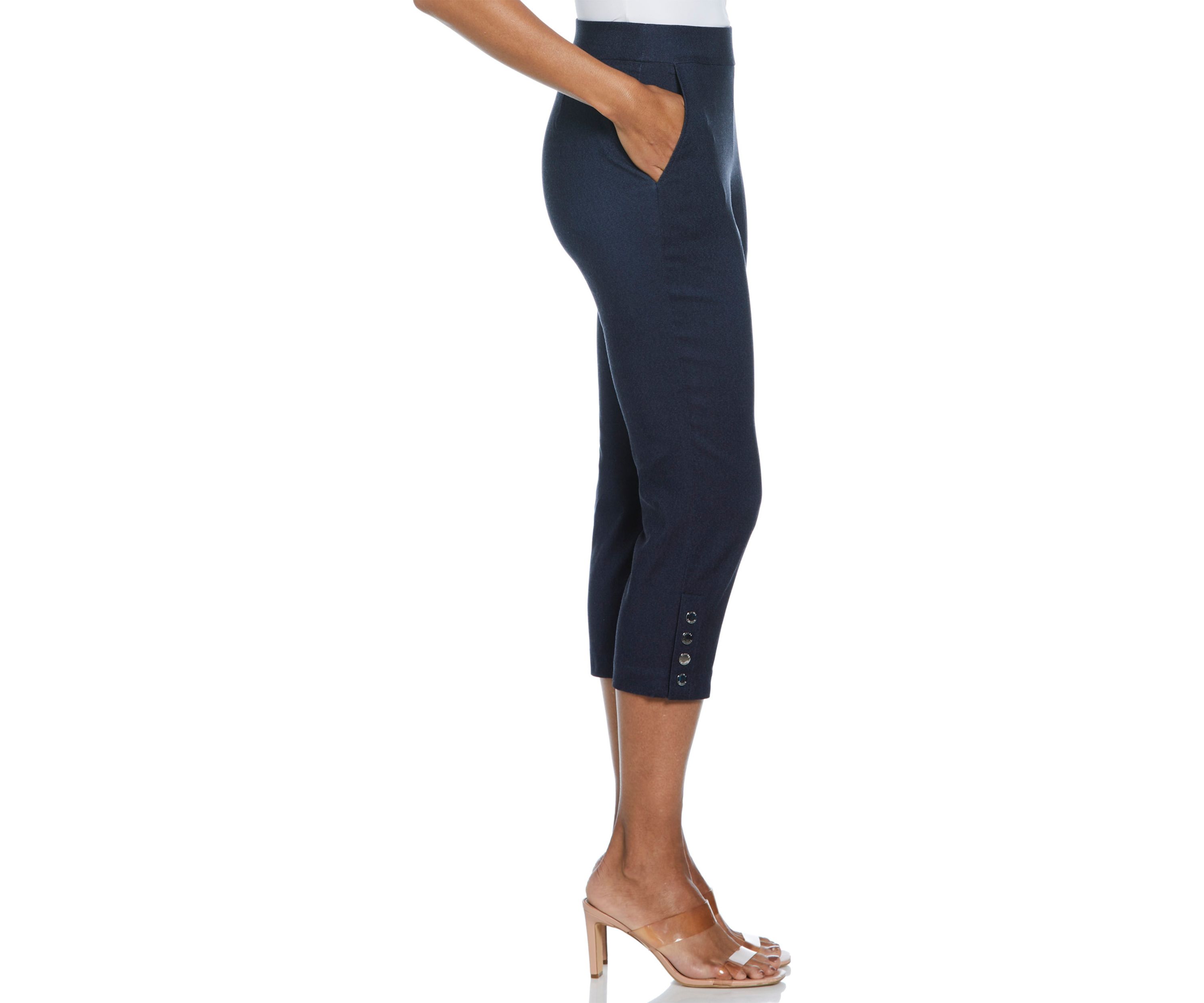 Petite Indigo Rinse Rivet Detail Pull-On Capri Pants