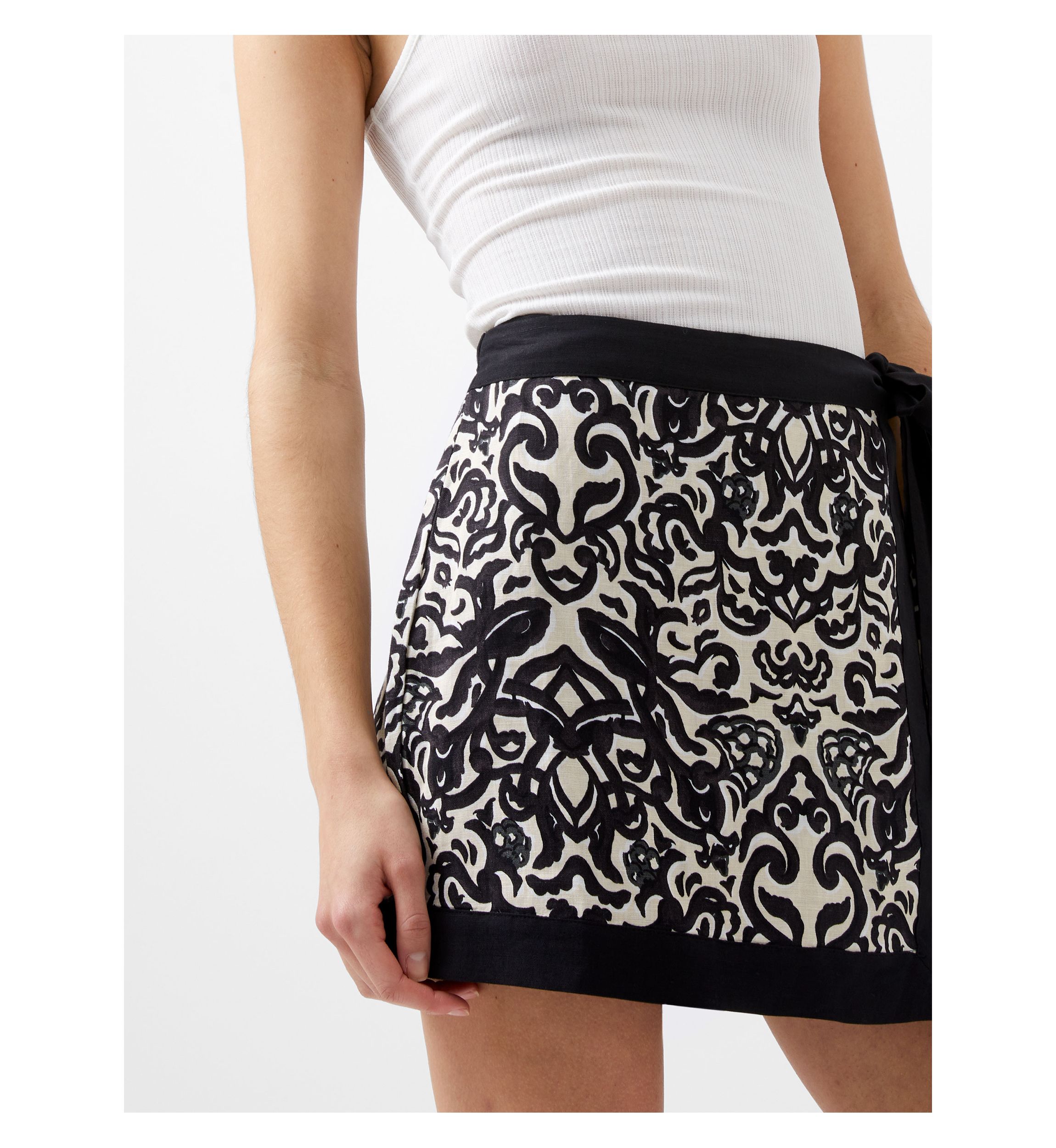 Cristyn Birdie Linen Embroidered Skort