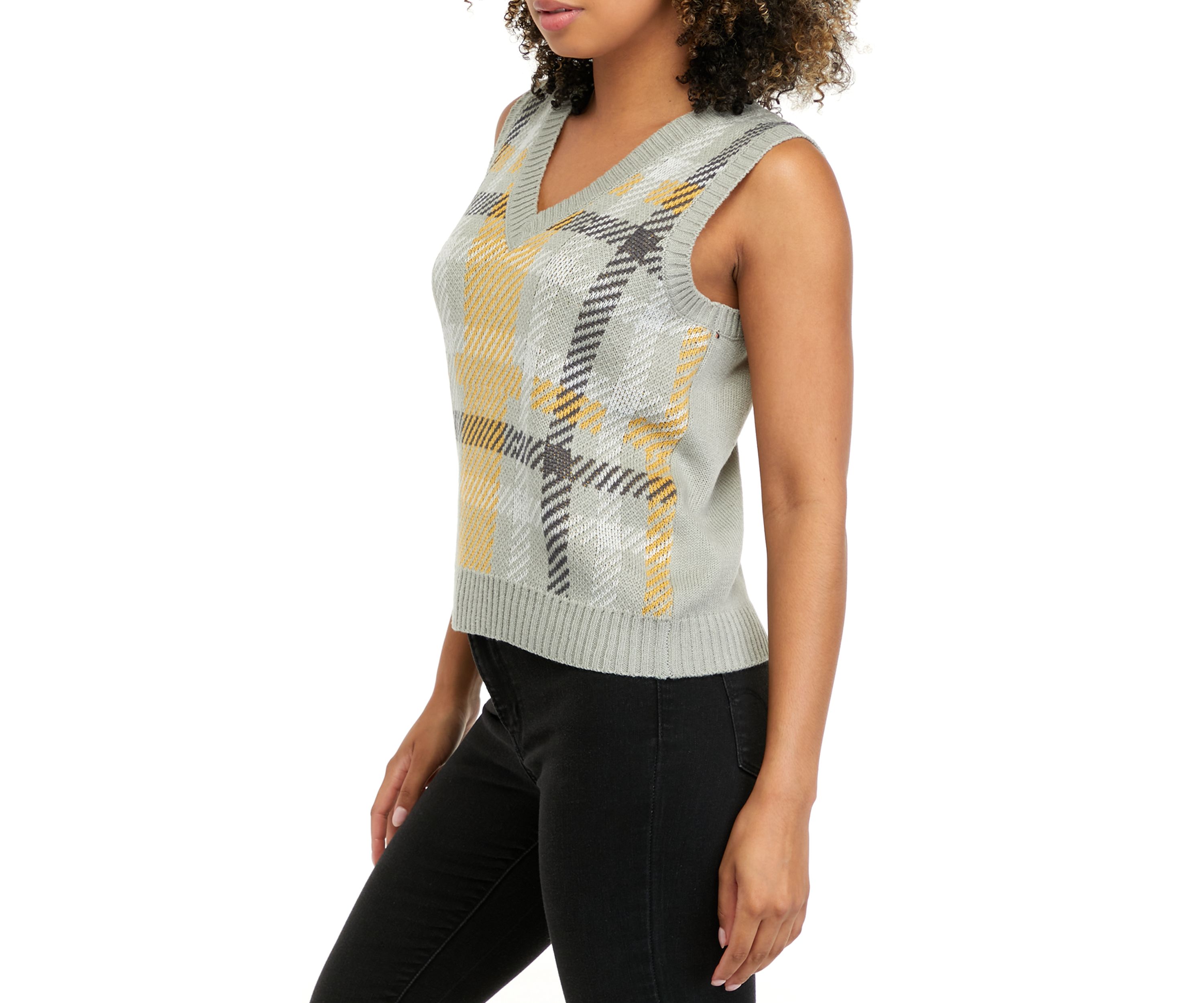 Juniors Sleeveless Plaid Sweater Vest 