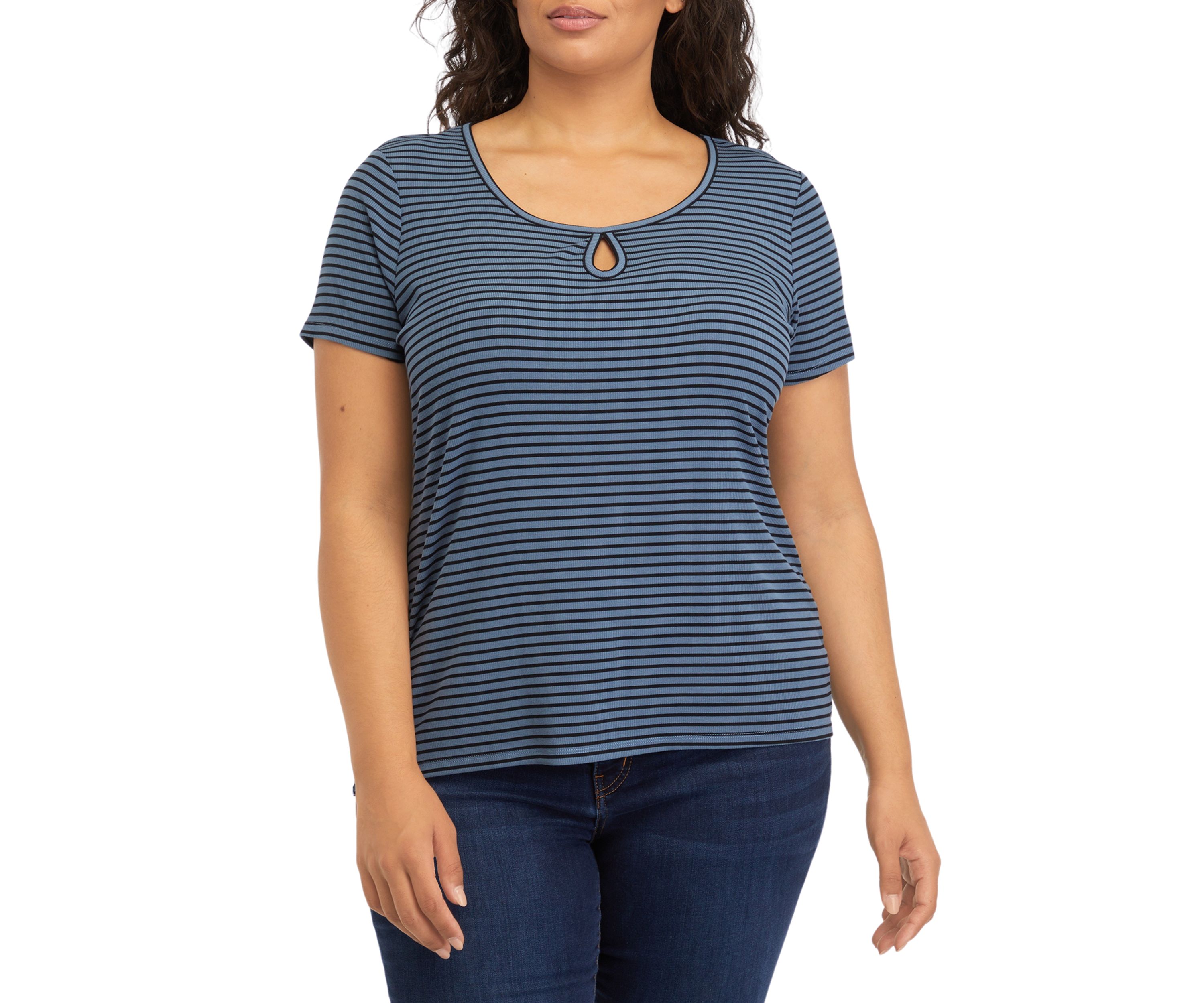 Plus Size Short Sleeve Scoop Neck T-Shirt with Keyhole