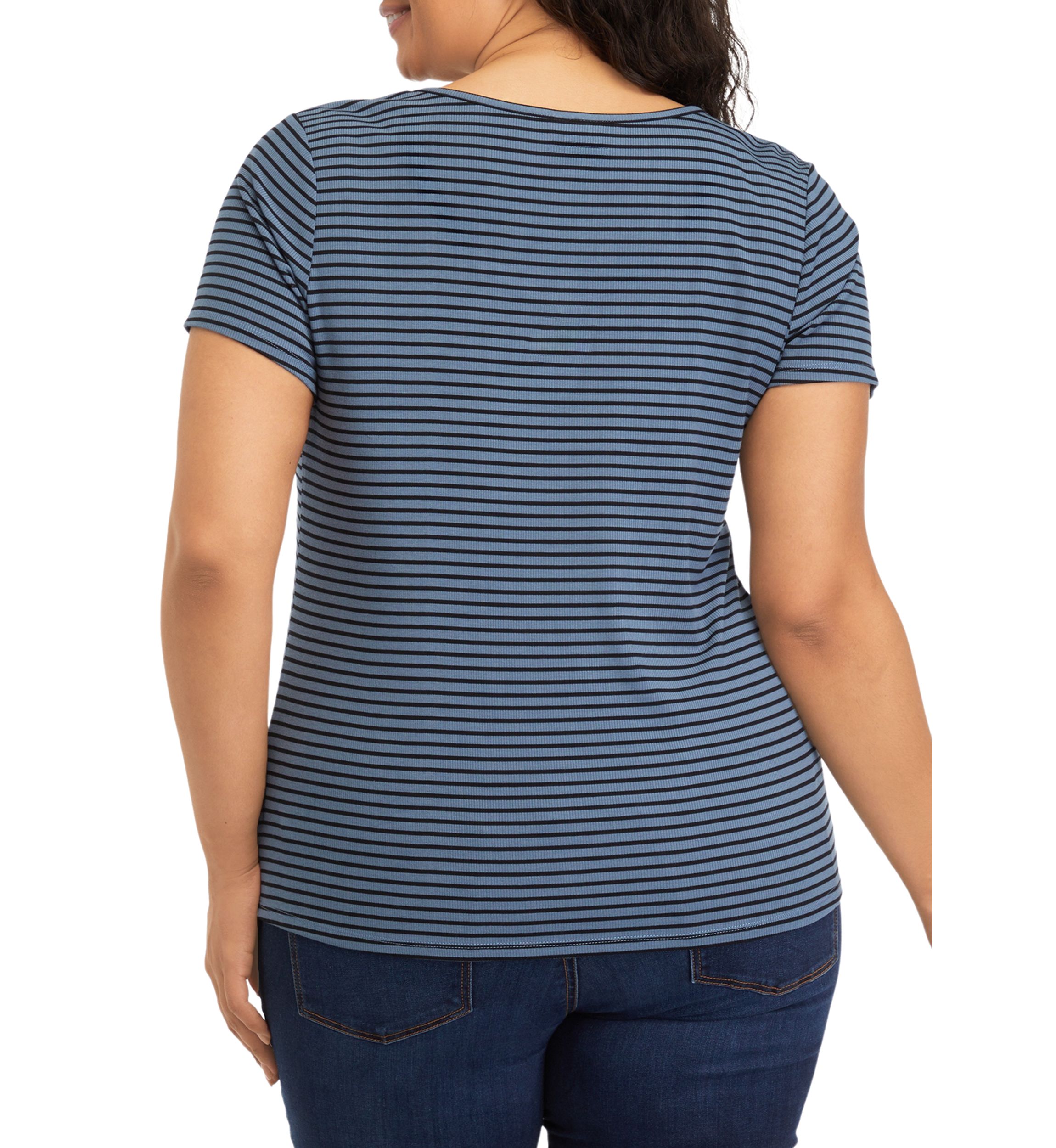Plus Size Short Sleeve Scoop Neck T-Shirt with Keyhole
