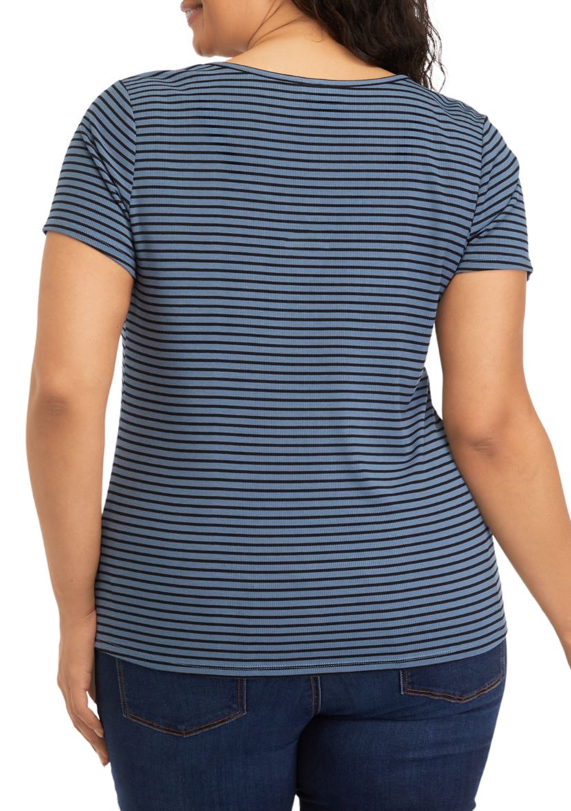 Plus Size Short Sleeve Scoop Neck T-Shirt with Keyhole