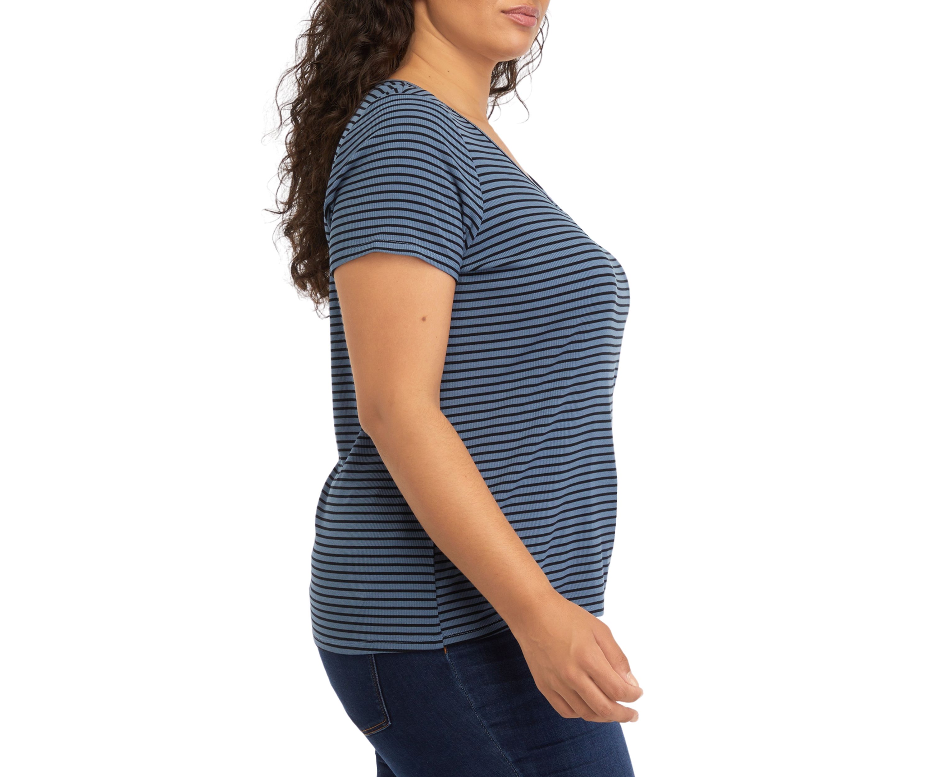 Plus Size Short Sleeve Scoop Neck T-Shirt with Keyhole
