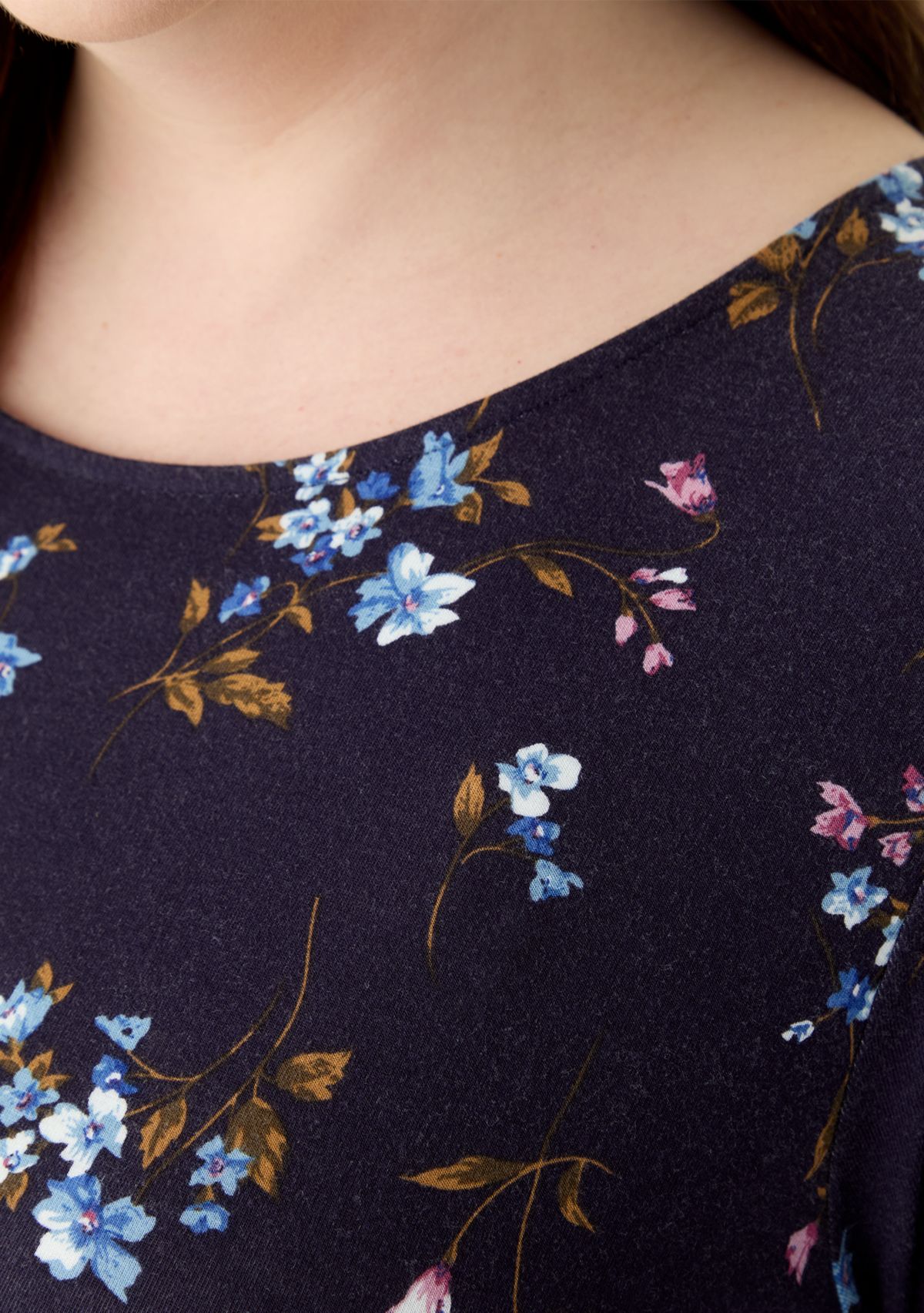 Plus Size 3/4 Sleeve Pleat Back Knit Top