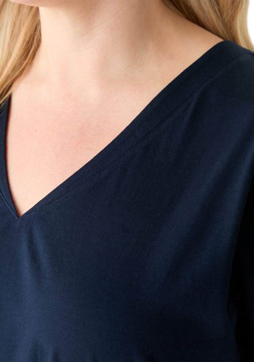 Plus Size Extended Shoulder V-Neck T-Shirt =