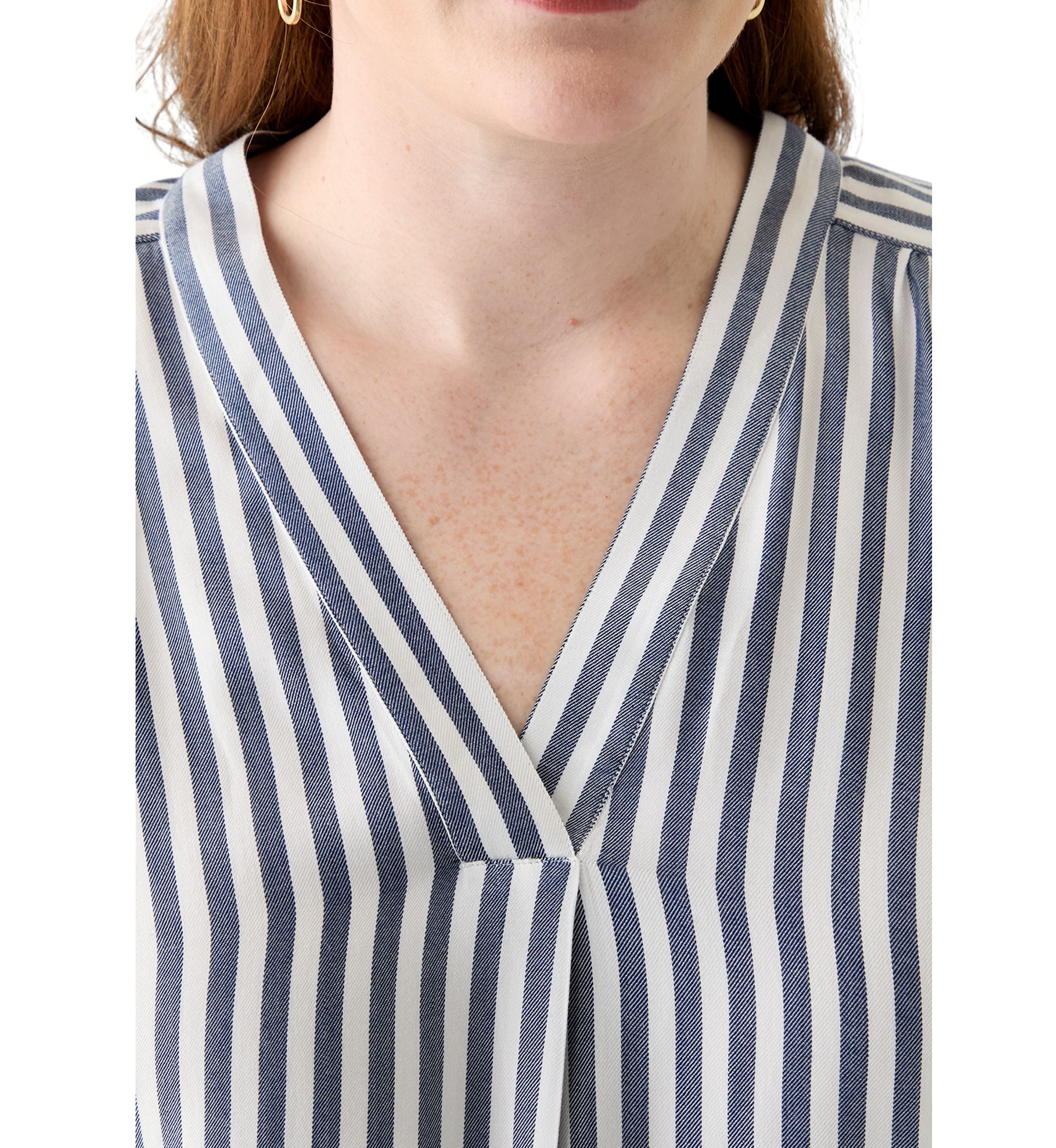 Plus Size Short Sleeve V-Neck Yarn Dyed Woven Blouse