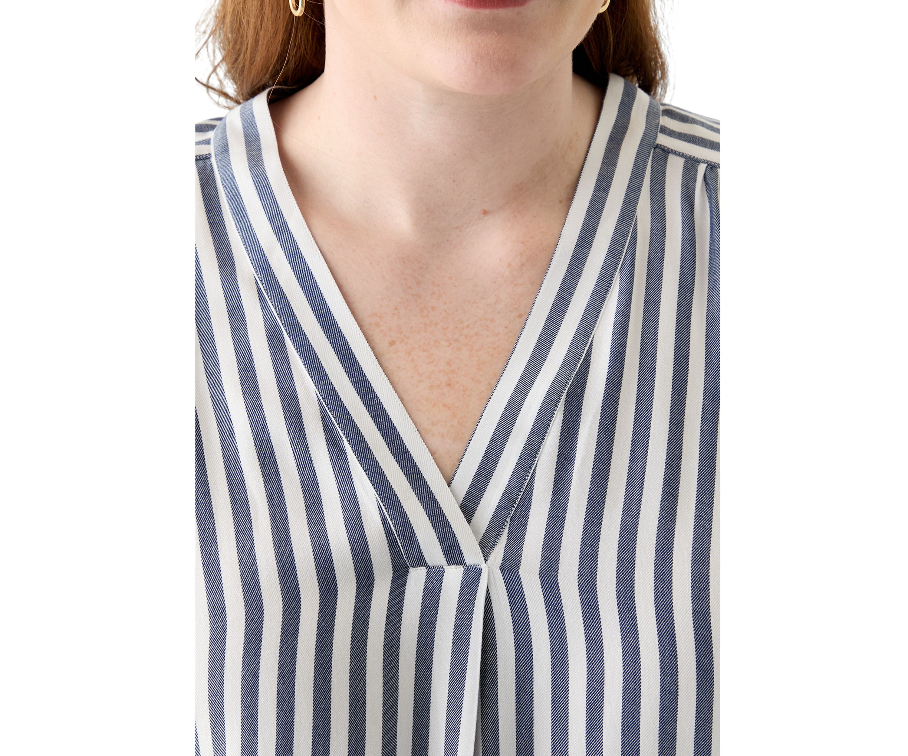 Plus Size Short Sleeve V-Neck Yarn Dyed Woven Blouse