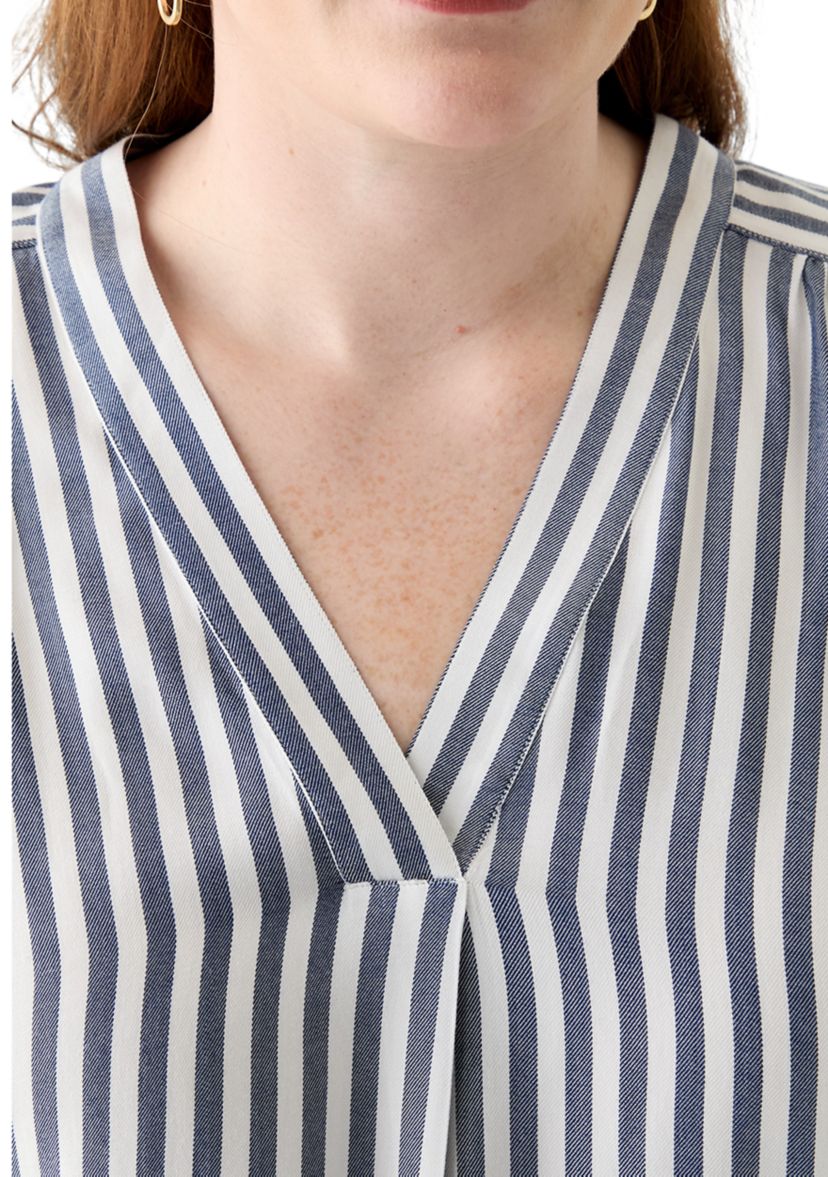 Plus Size Short Sleeve V-Neck Yarn Dyed Woven Blouse