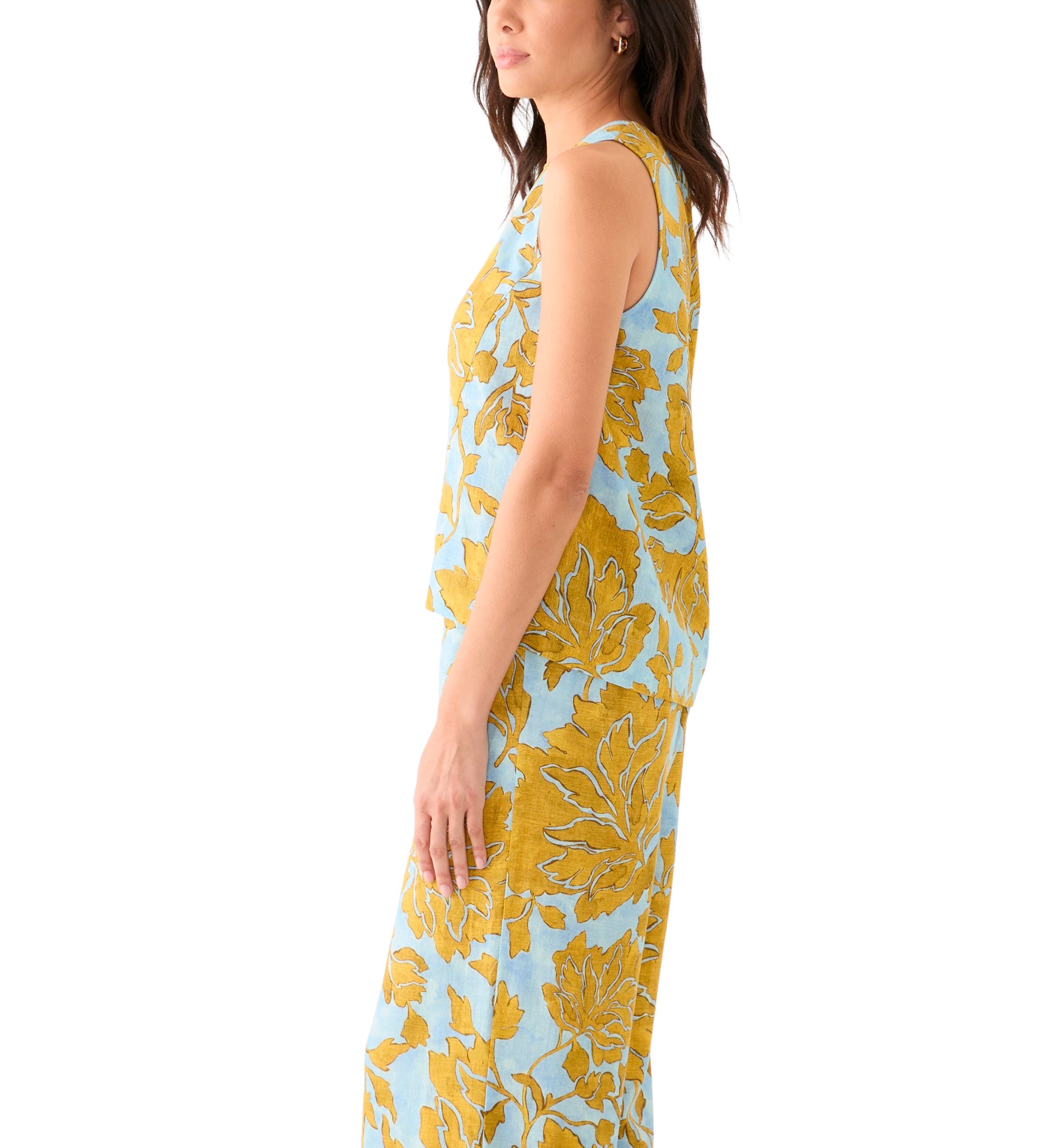 Womens Sleeveless Crew Neck Hi Low Printed Top