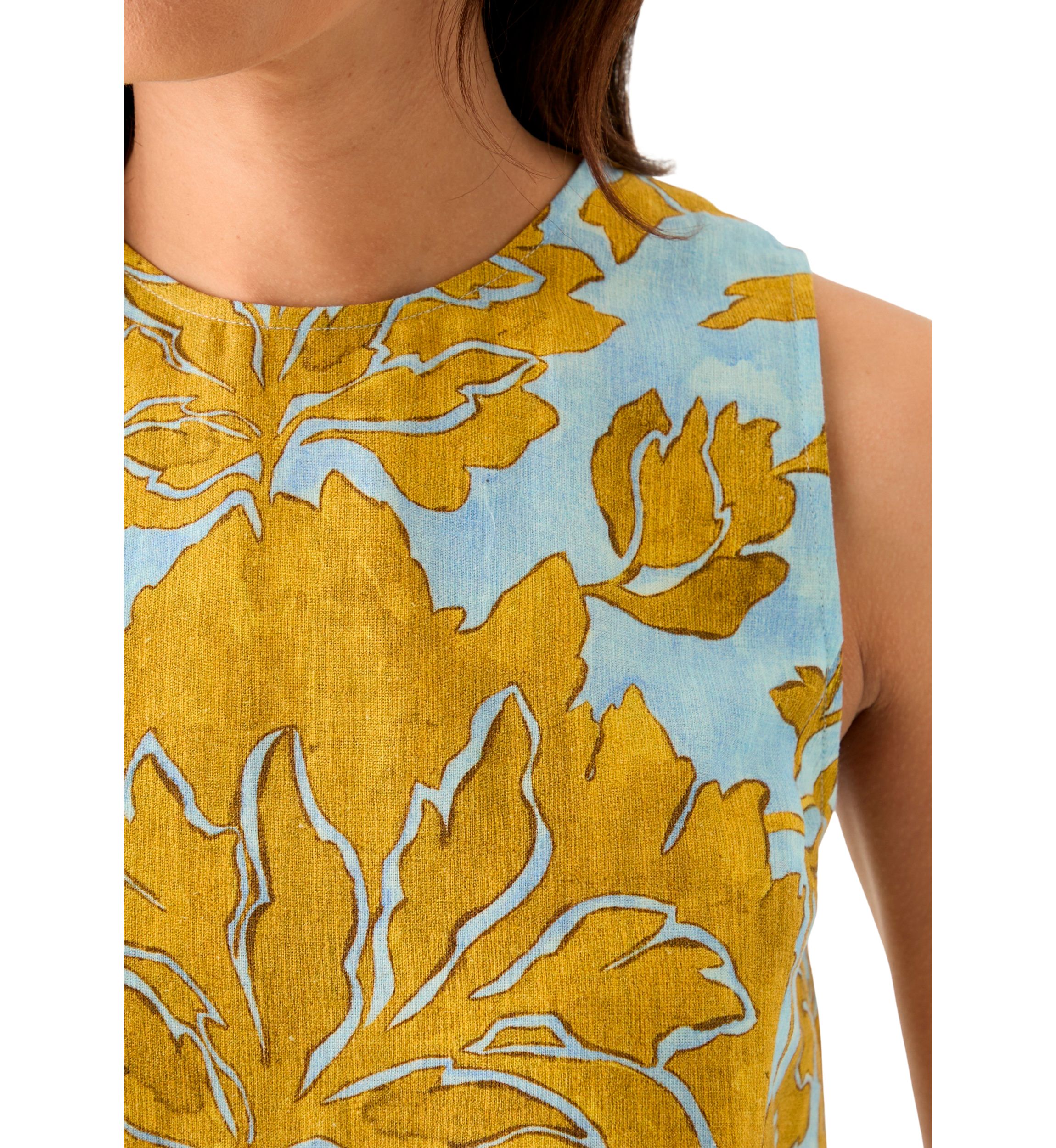 Womens Sleeveless Crew Neck Hi Low Printed Top