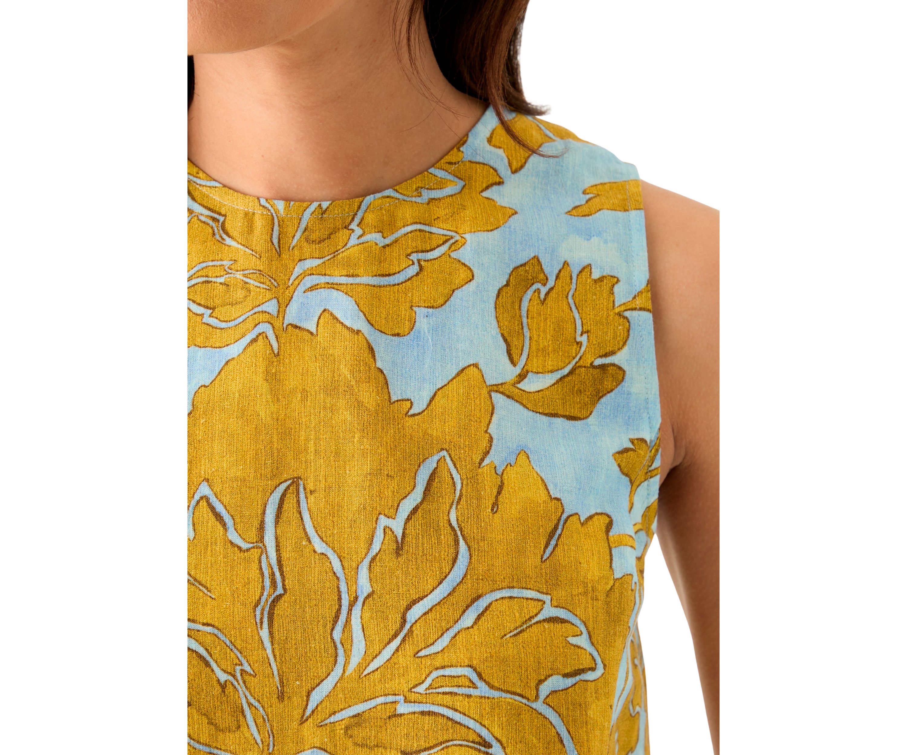 Womens Sleeveless Crew Neck Hi Low Printed Top