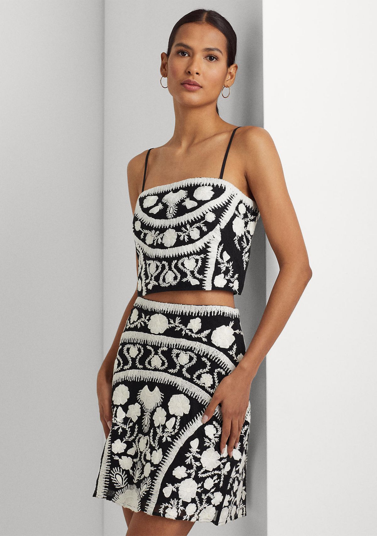 Embroidered Cropped Sleeveless Blouse