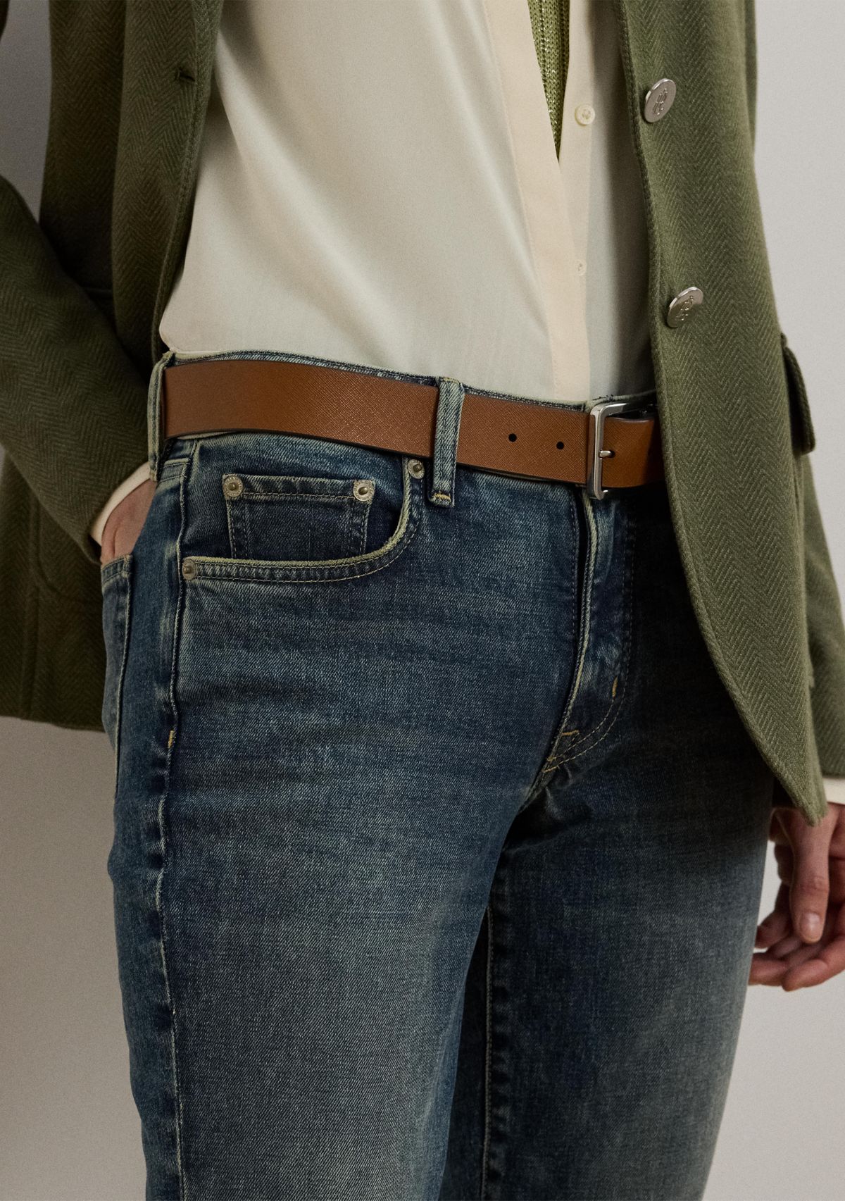 Womens Mid-Rise Straight Ankle Jeans