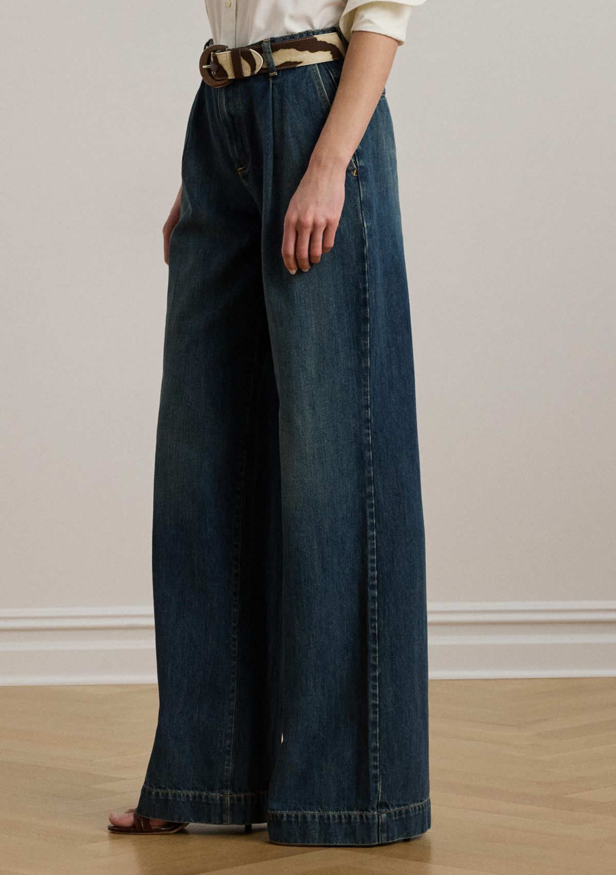 Womens High-Rise Pleated Wide-Leg Jeans
