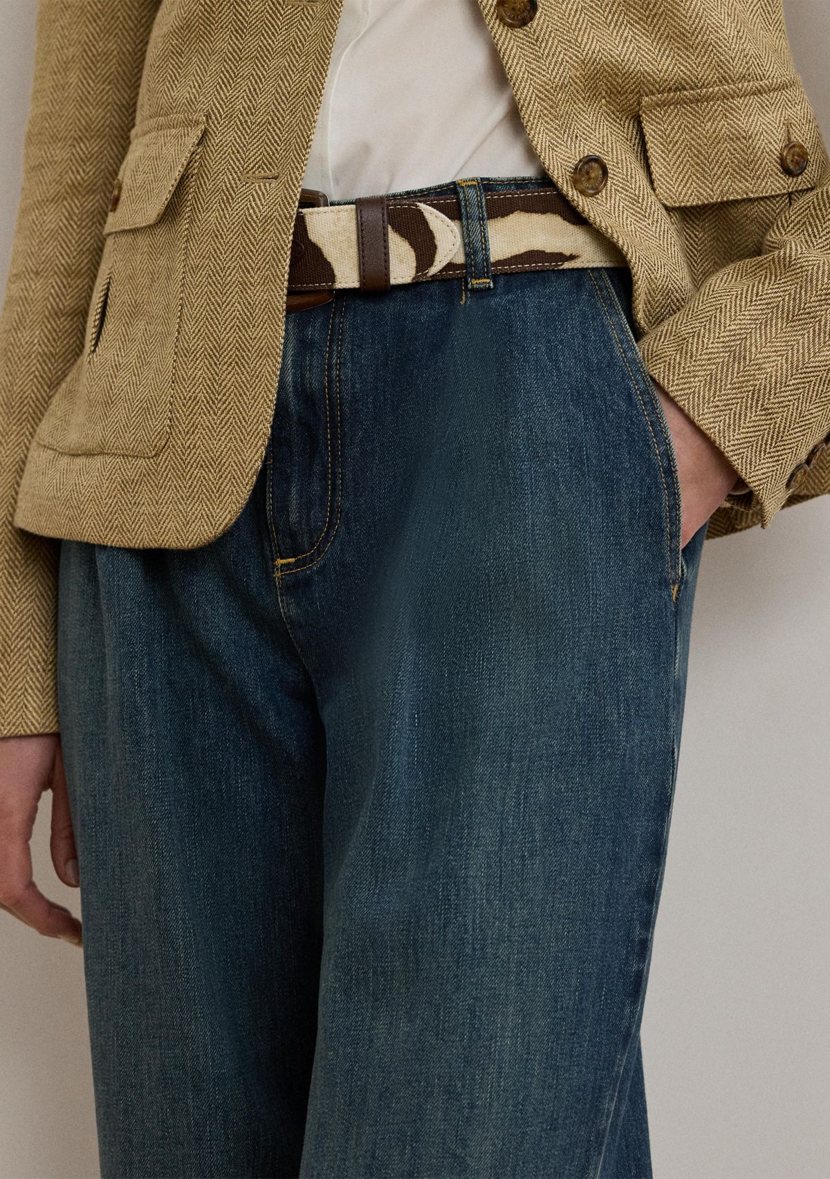 Womens High-Rise Pleated Wide-Leg Jeans