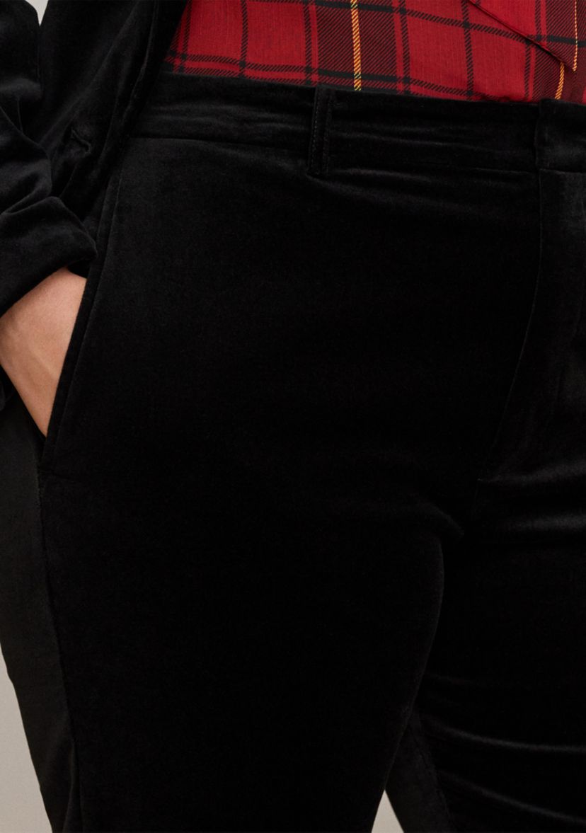 Plus Size Stretch Velvet Cropped Pants