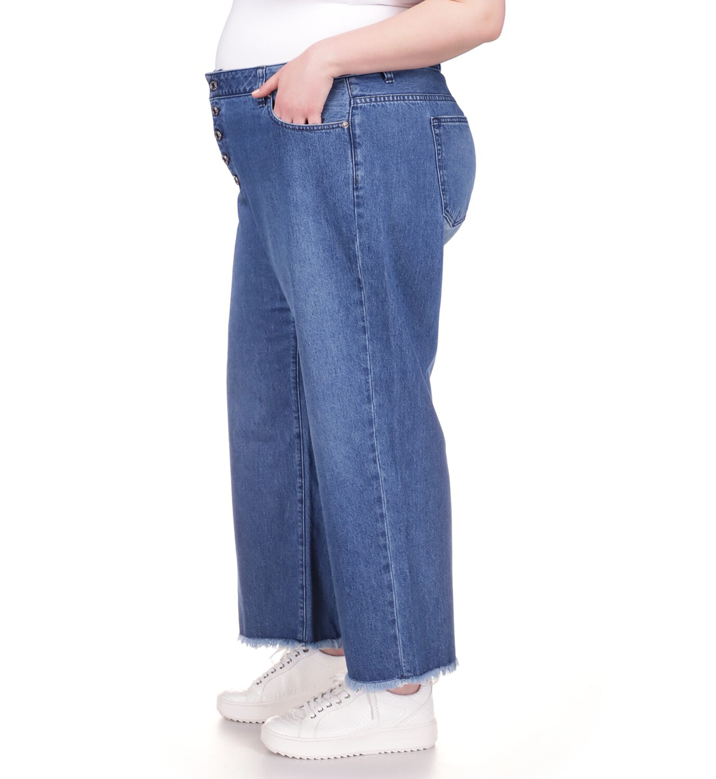Plus Size Cropped Jeans with Frayed Hem 