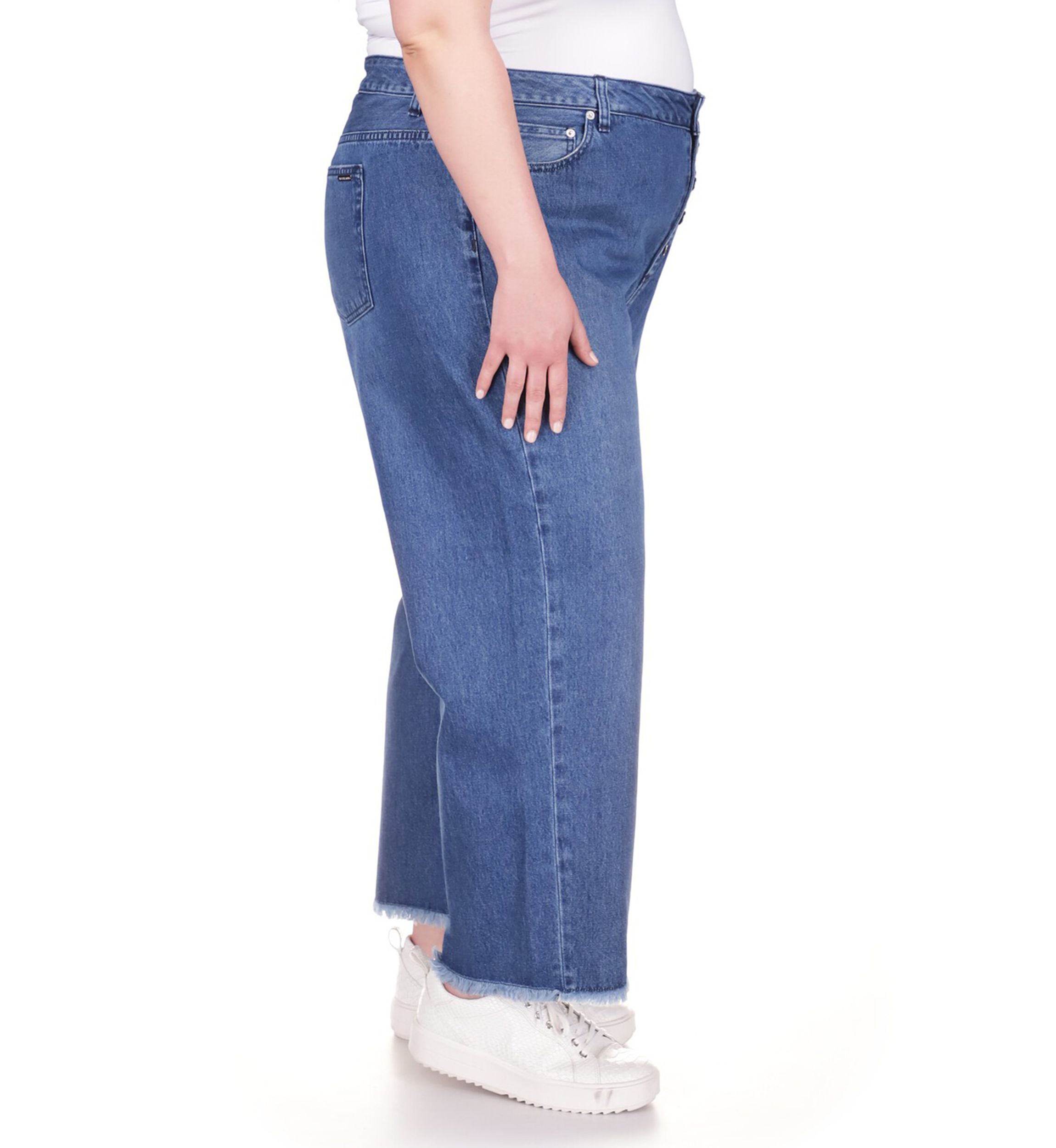 Plus Size Cropped Jeans with Frayed Hem 