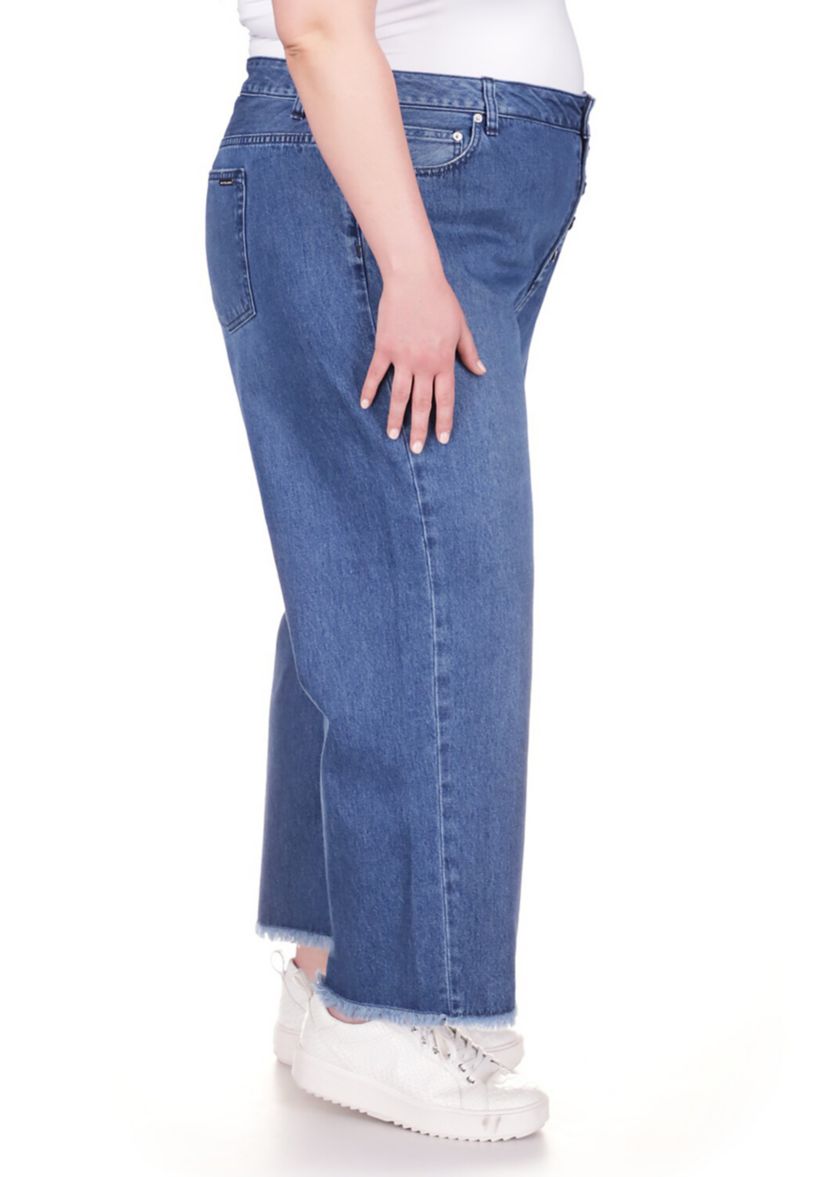 Plus Size Cropped Jeans with Frayed Hem 